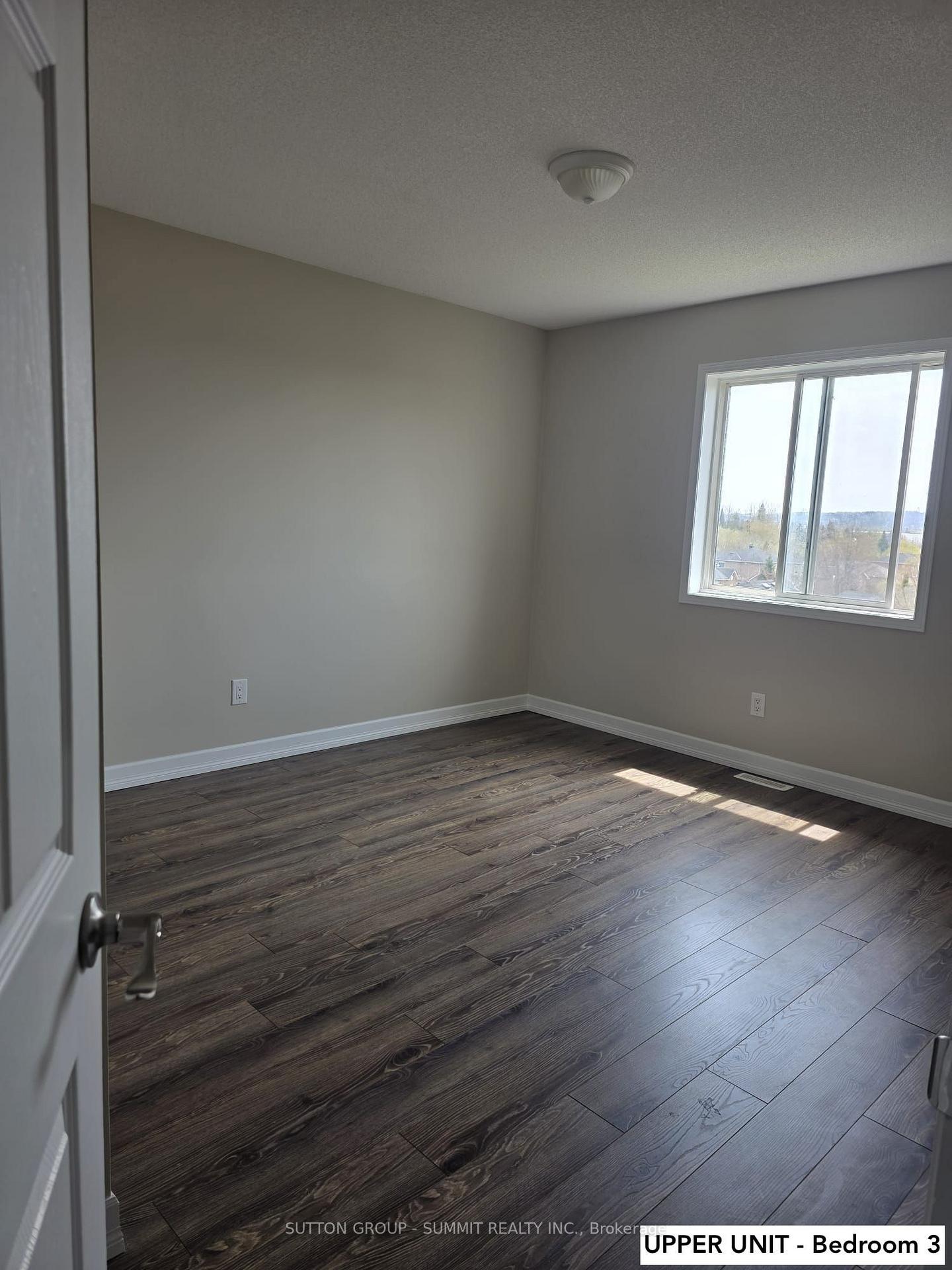 Photo 10 of 329 Edgehill Drive, Barrie, Edgehill Drive — HOMEH