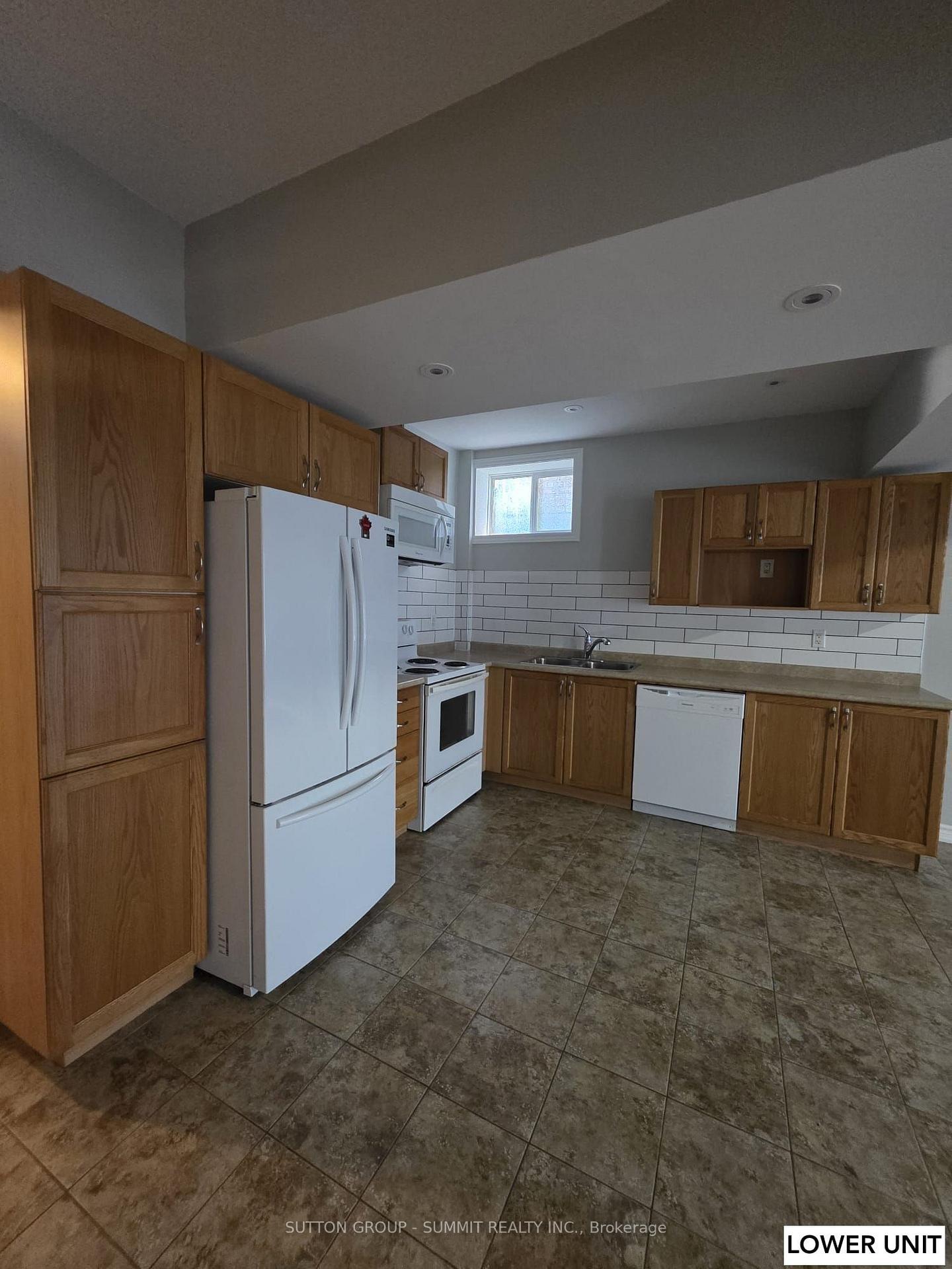 Photo 16 of 329 Edgehill Drive, Barrie, Edgehill Drive — HOMEH