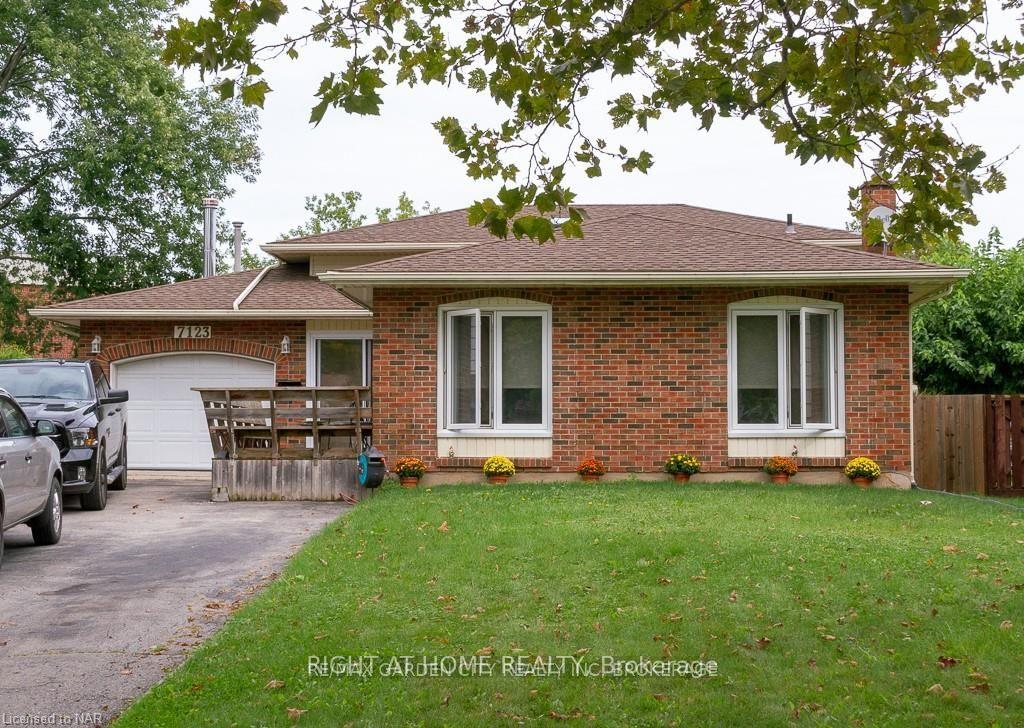 Photo 2 of 7123 Barto Crescent, Niagara Falls, Marineland — HOMEH