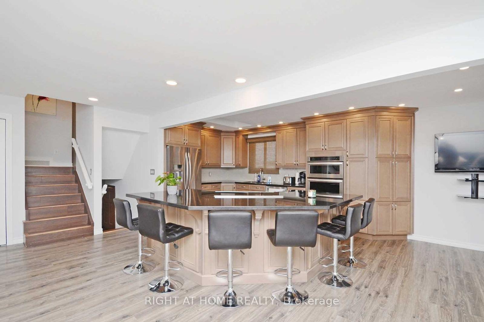 Photo 6 of 7123 Barto Crescent, Niagara Falls, Marineland — HOMEH