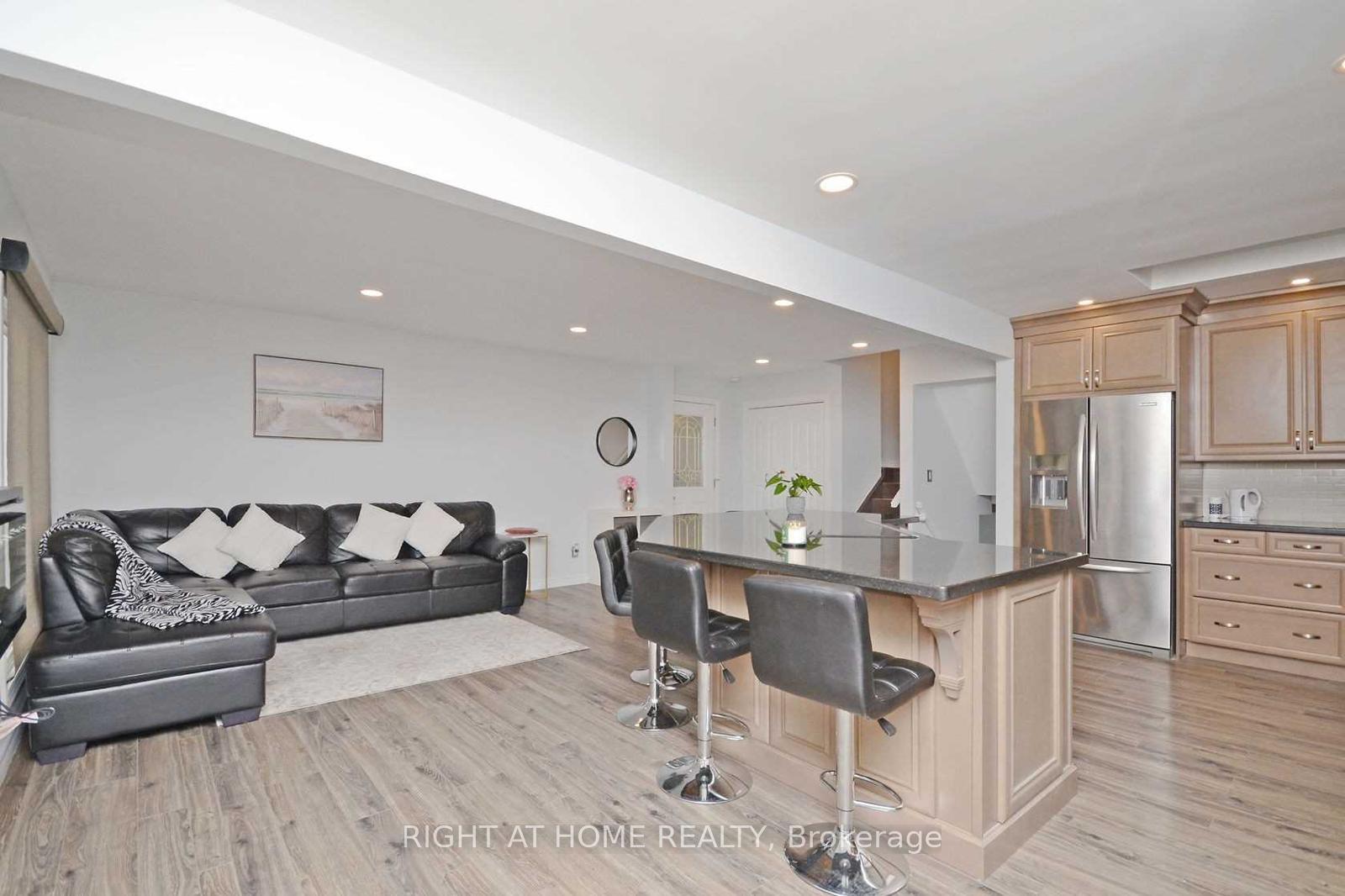 Photo 8 of 7123 Barto Crescent, Niagara Falls, Marineland — HOMEH