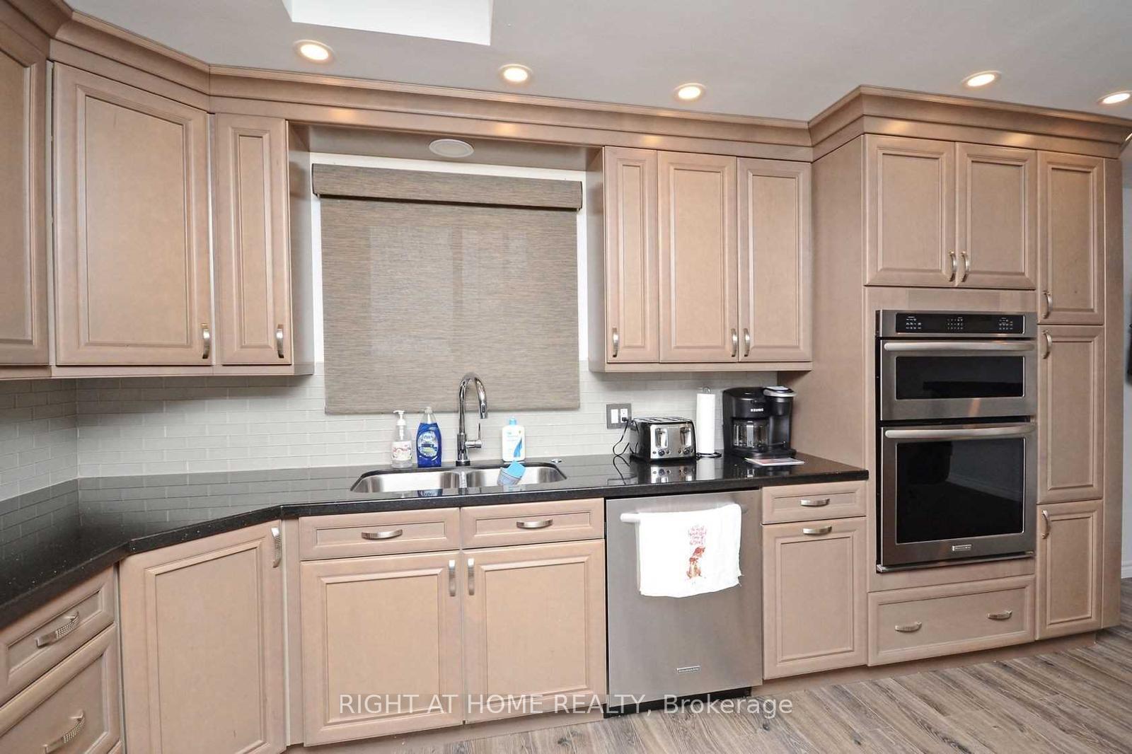Photo 10 of 7123 Barto Crescent, Niagara Falls, Marineland — HOMEH