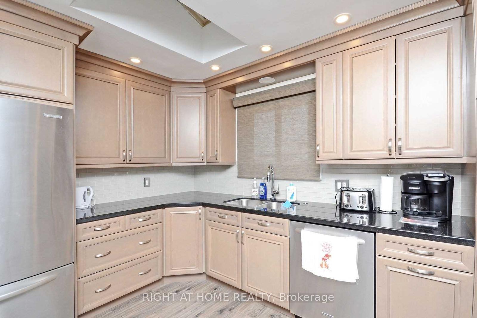 Photo 12 of 7123 Barto Crescent, Niagara Falls, Marineland — HOMEH