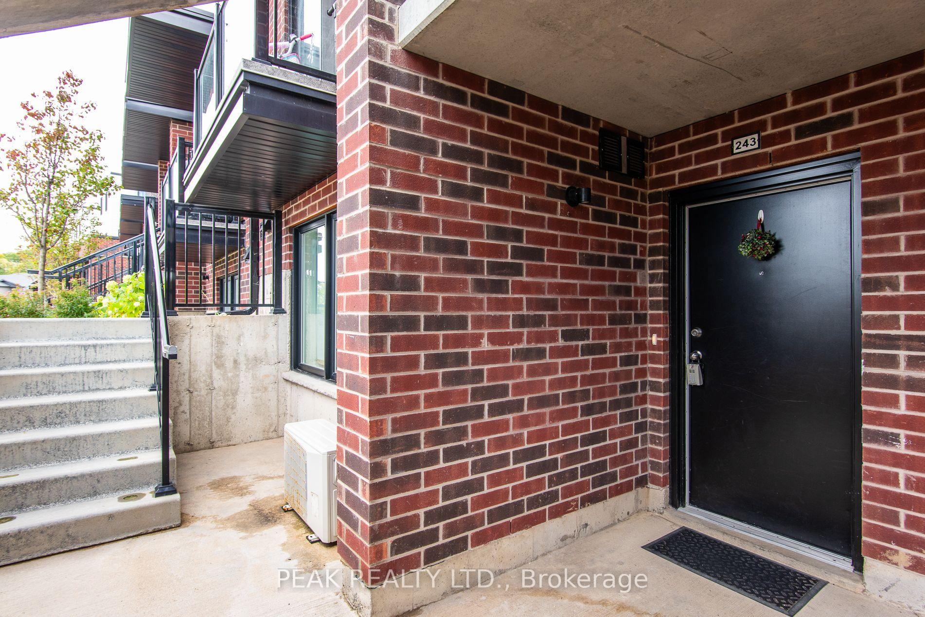 Photo 3 of 243 Chapel Hill Drive, Kitchener, Brigadoon — HOMEH