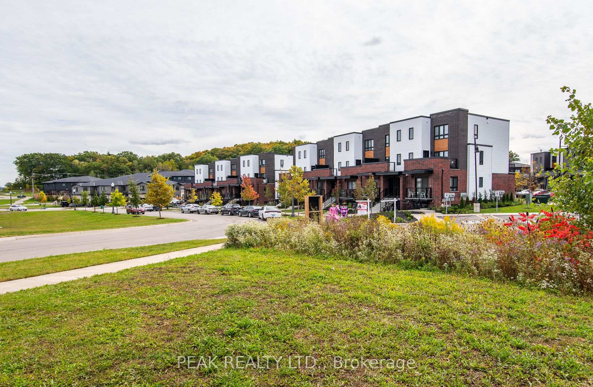 Photo 5 of 243 Chapel Hill Drive, Kitchener, Brigadoon — HOMEH