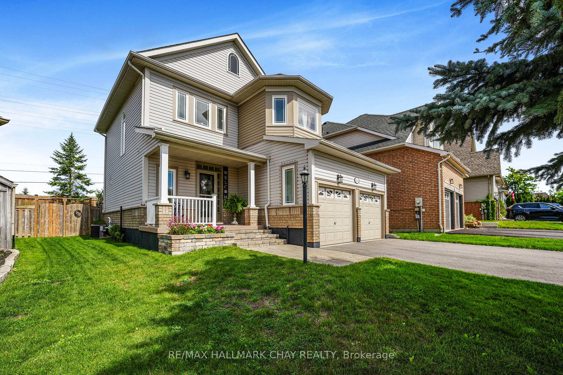 Photo 2 of 14 Strathmore Place, Barrie, Innis-Shore — HOMEH