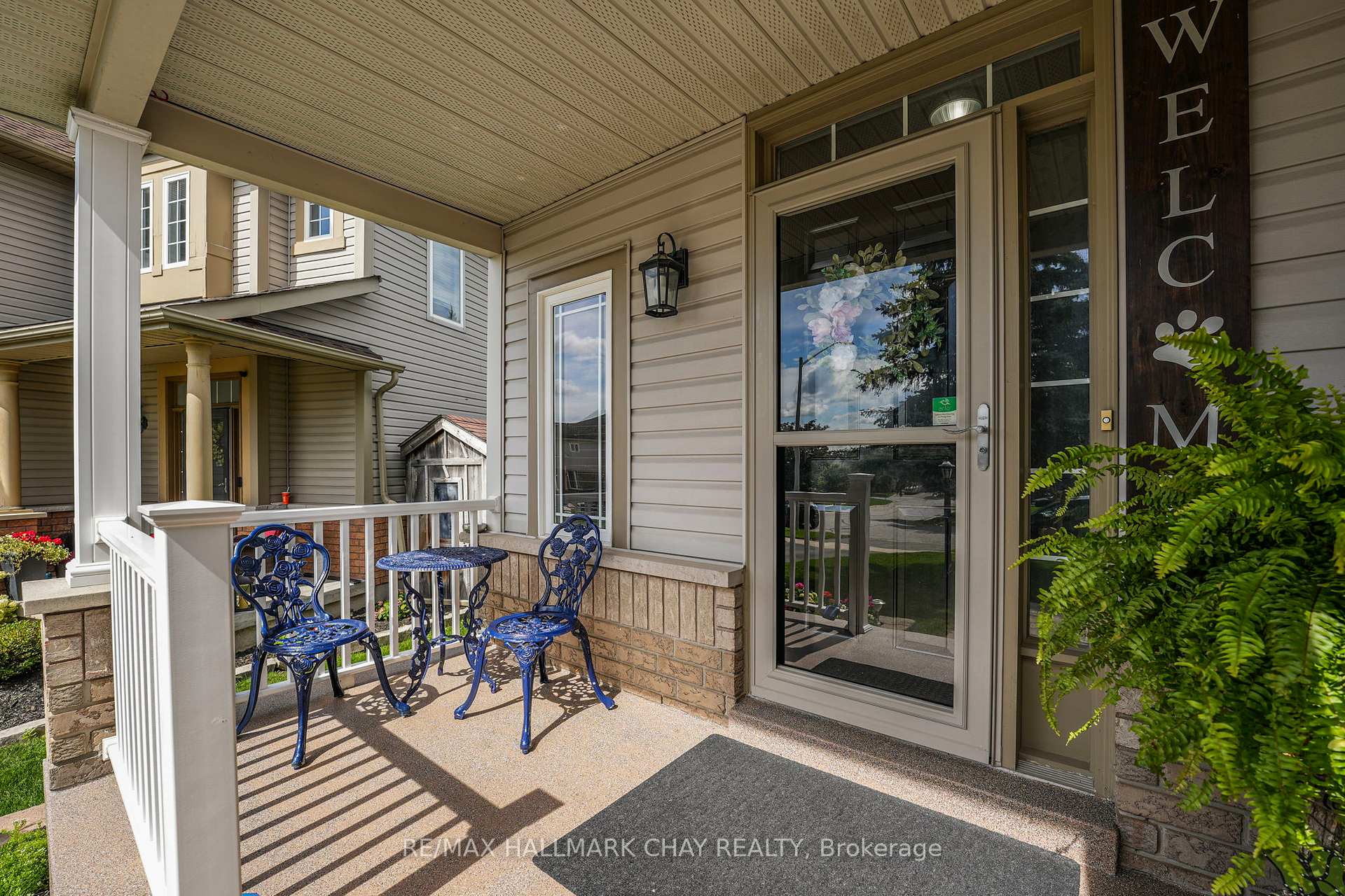 Photo 4 of 14 Strathmore Place, Barrie, Innis-Shore — HOMEH