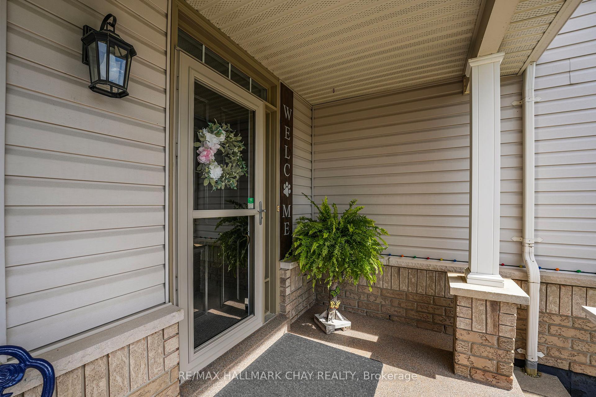 Photo 5 of 14 Strathmore Place, Barrie, Innis-Shore — HOMEH