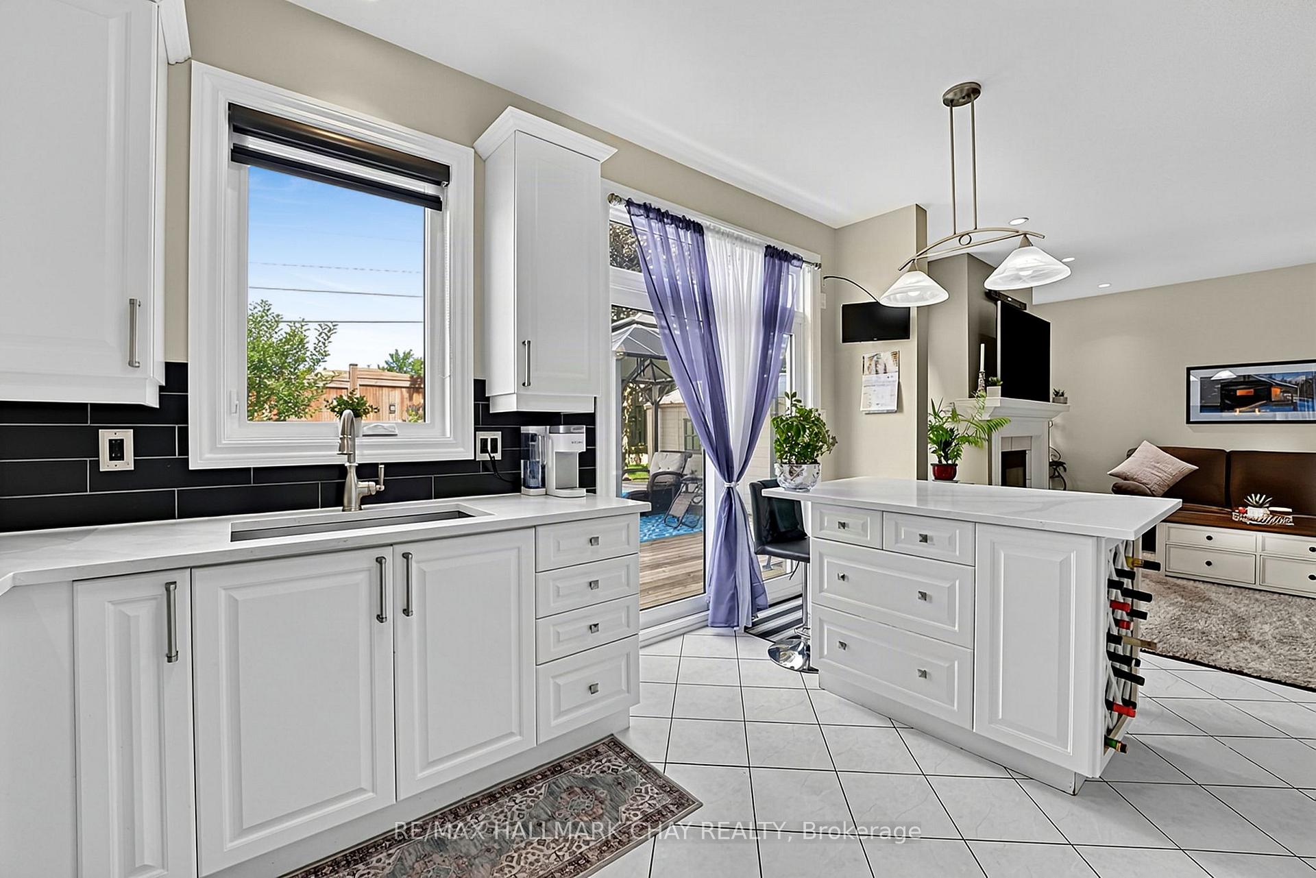 Photo 9 of 14 Strathmore Place, Barrie, Innis-Shore — HOMEH