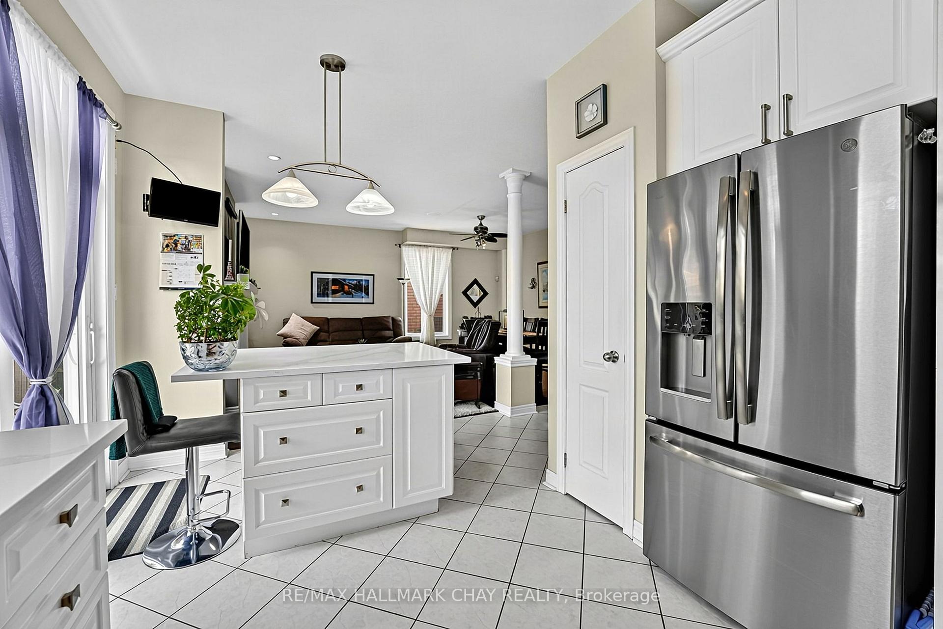Photo 10 of 14 Strathmore Place, Barrie, Innis-Shore — HOMEH