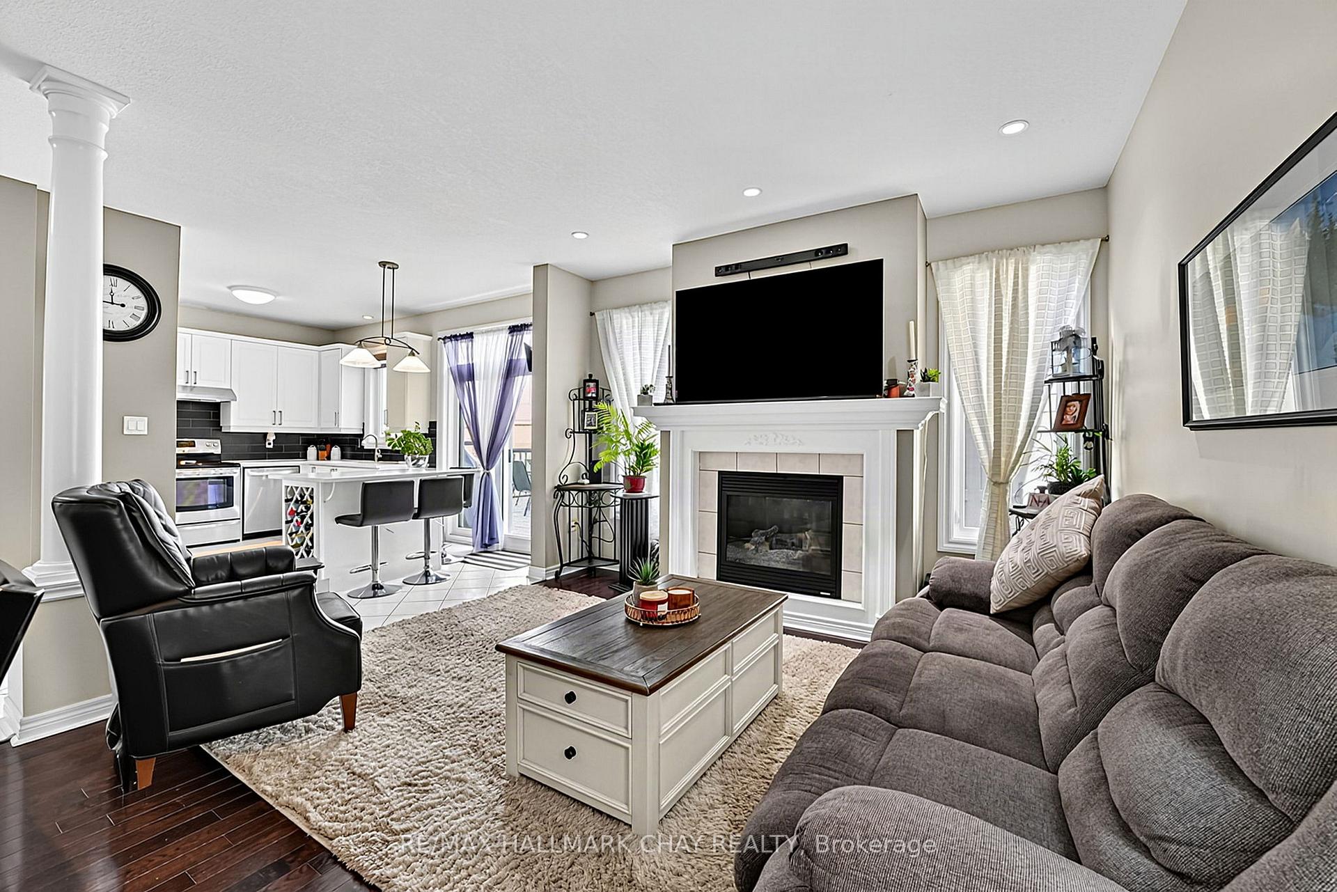 Photo 11 of 14 Strathmore Place, Barrie, Innis-Shore — HOMEH