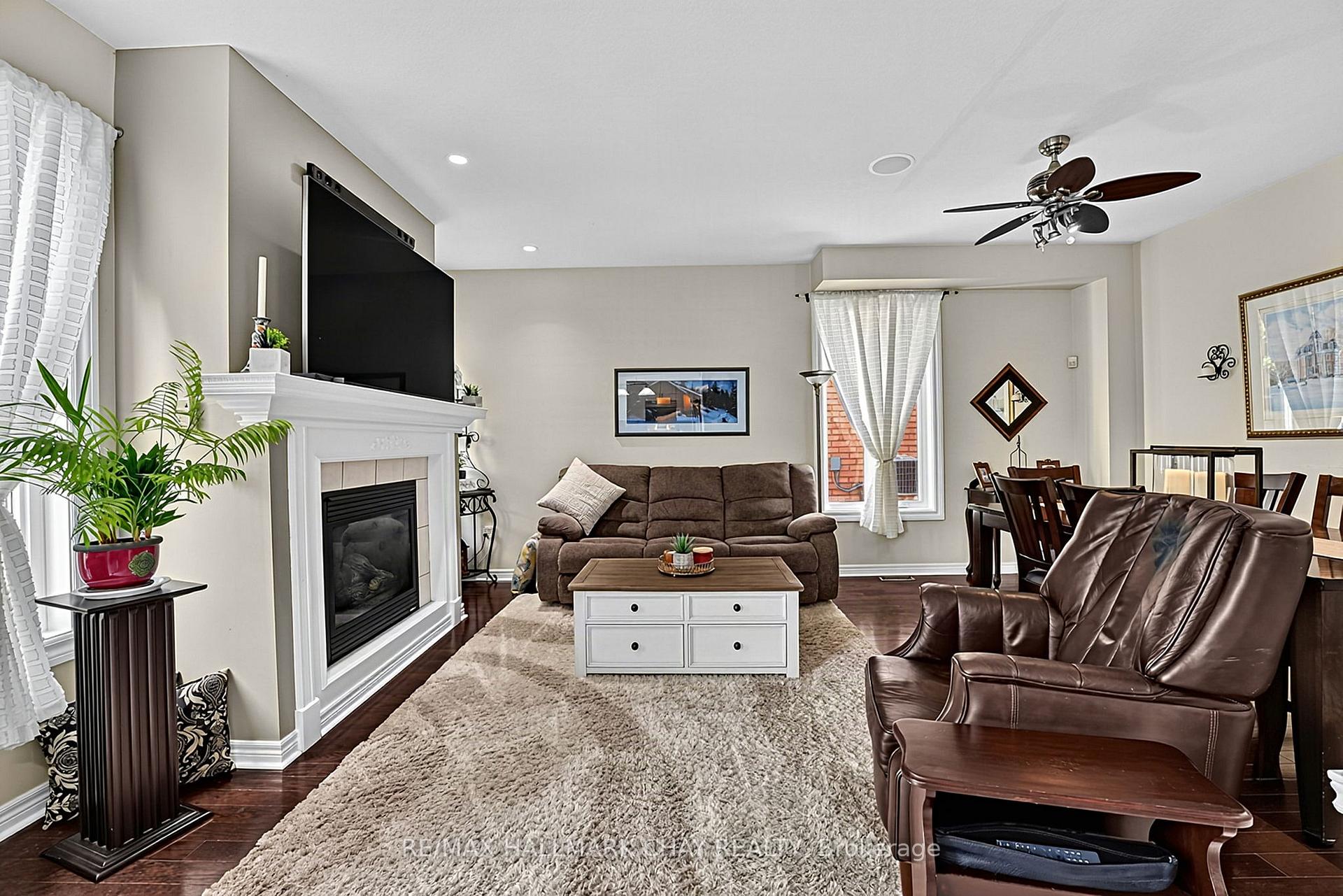 Photo 12 of 14 Strathmore Place, Barrie, Innis-Shore — HOMEH