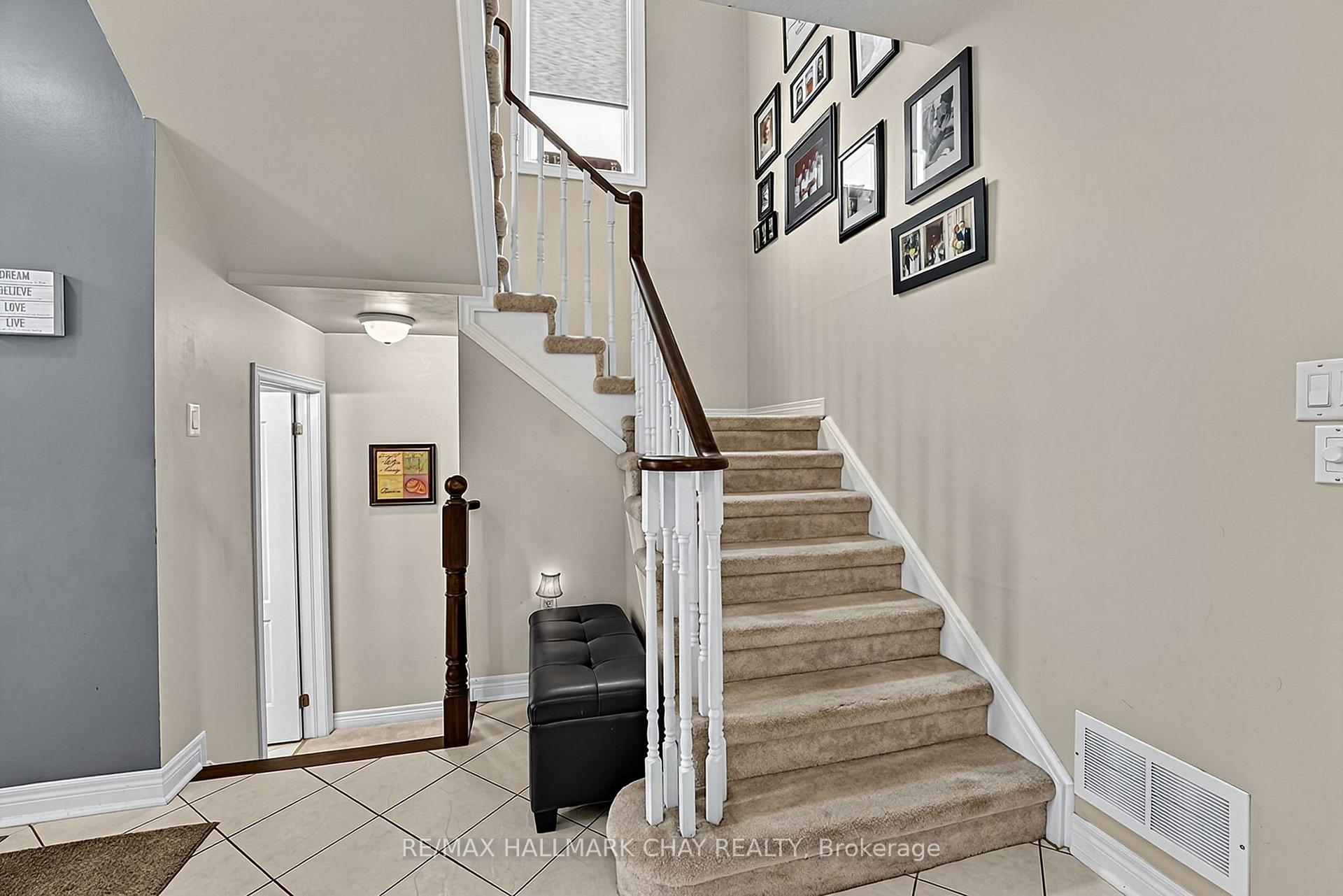 Photo 16 of 14 Strathmore Place, Barrie, Innis-Shore — HOMEH