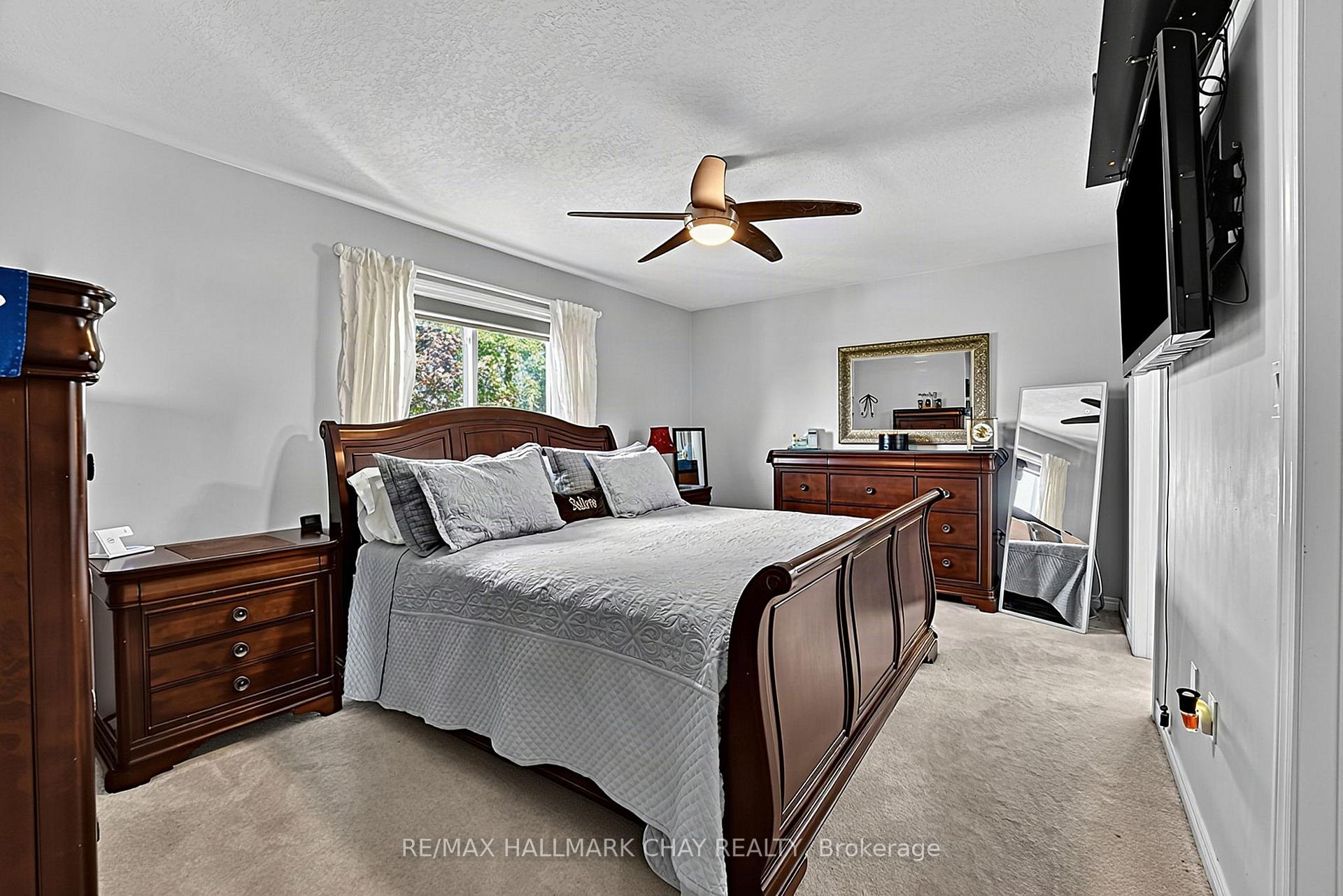 Photo 17 of 14 Strathmore Place, Barrie, Innis-Shore — HOMEH