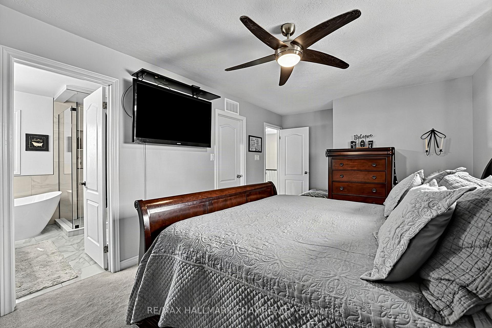 Photo 18 of 14 Strathmore Place, Barrie, Innis-Shore — HOMEH