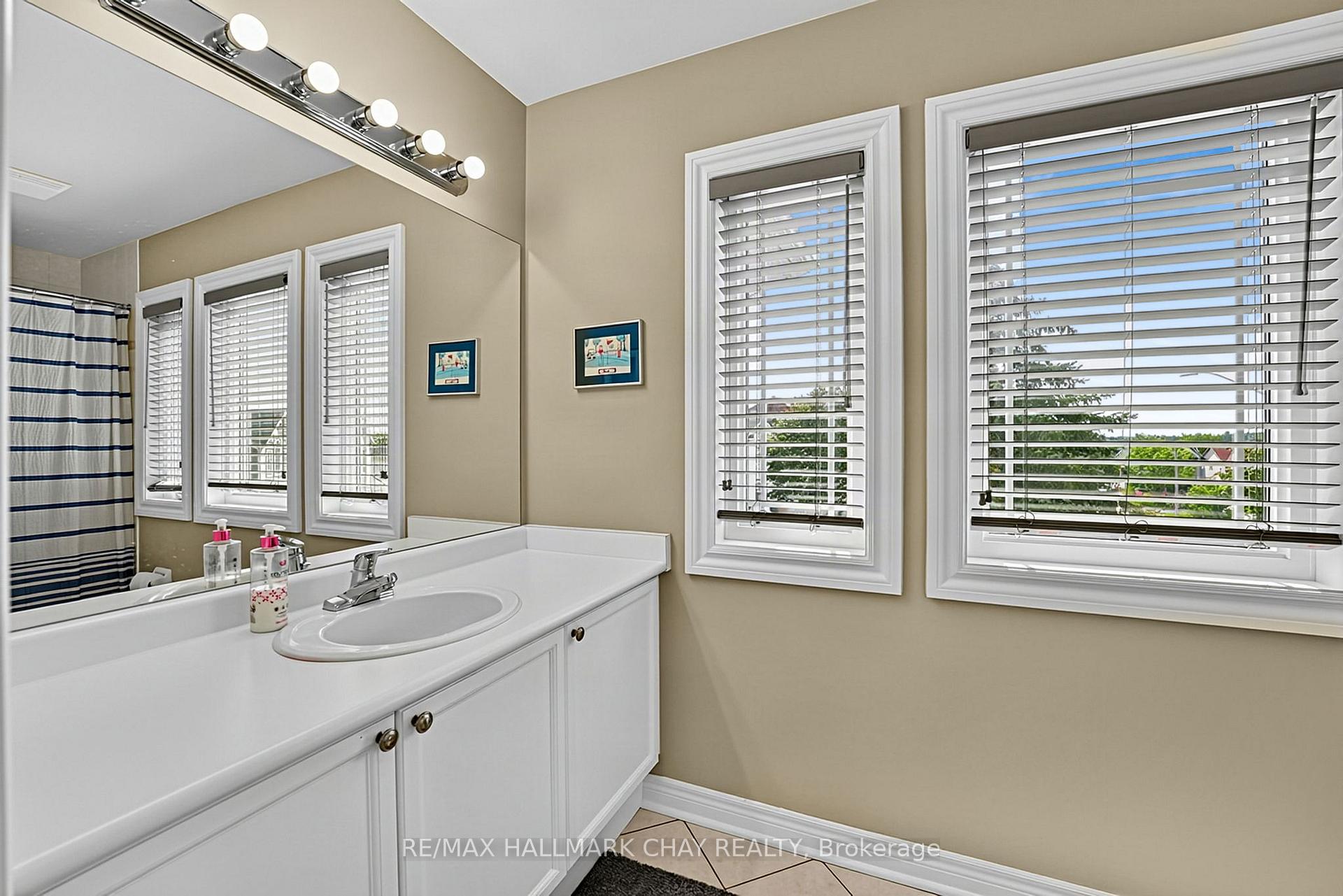 Photo 22 of 14 Strathmore Place, Barrie, Innis-Shore — HOMEH
