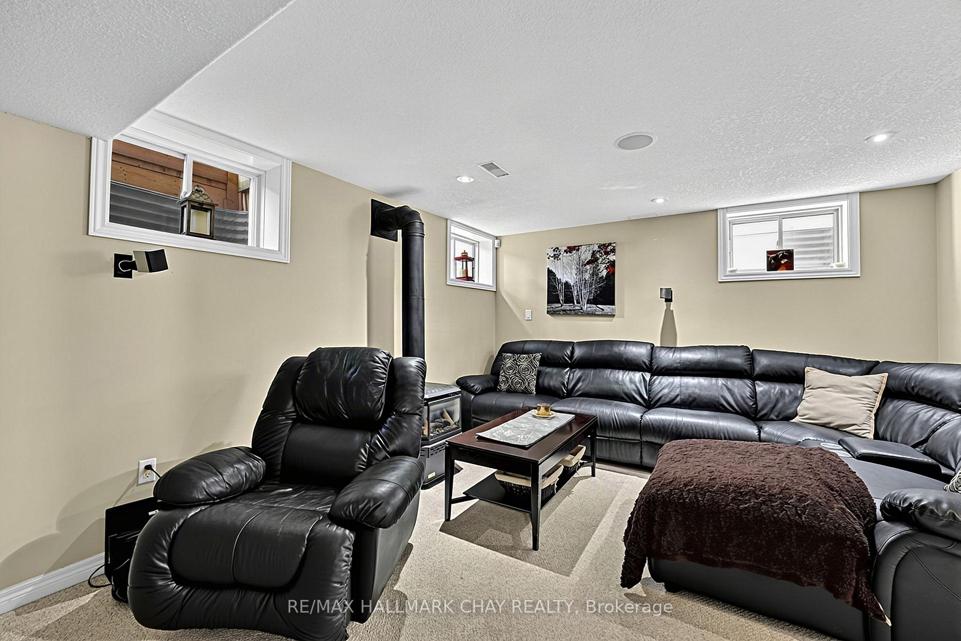 Photo 24 of 14 Strathmore Place, Barrie, Innis-Shore — HOMEH