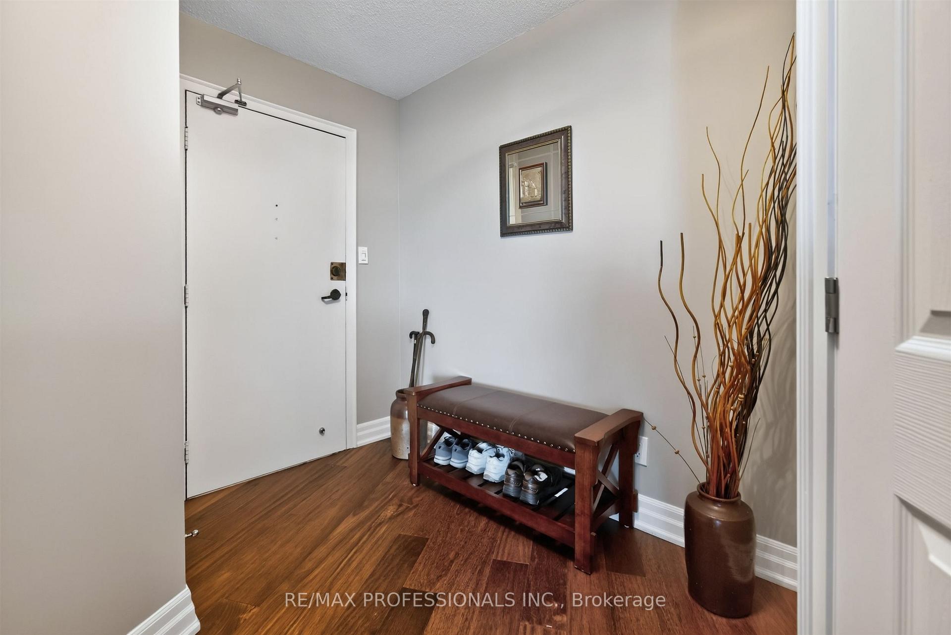 Photo 3 of Unit 1807, 2000 Islington Avenue, Etobicoke, Kingsview Village-The Westway — HOMEH