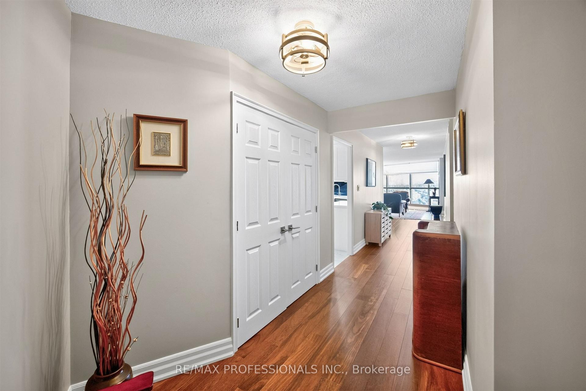Photo 4 of Unit 1807, 2000 Islington Avenue, Etobicoke, Kingsview Village-The Westway — HOMEH