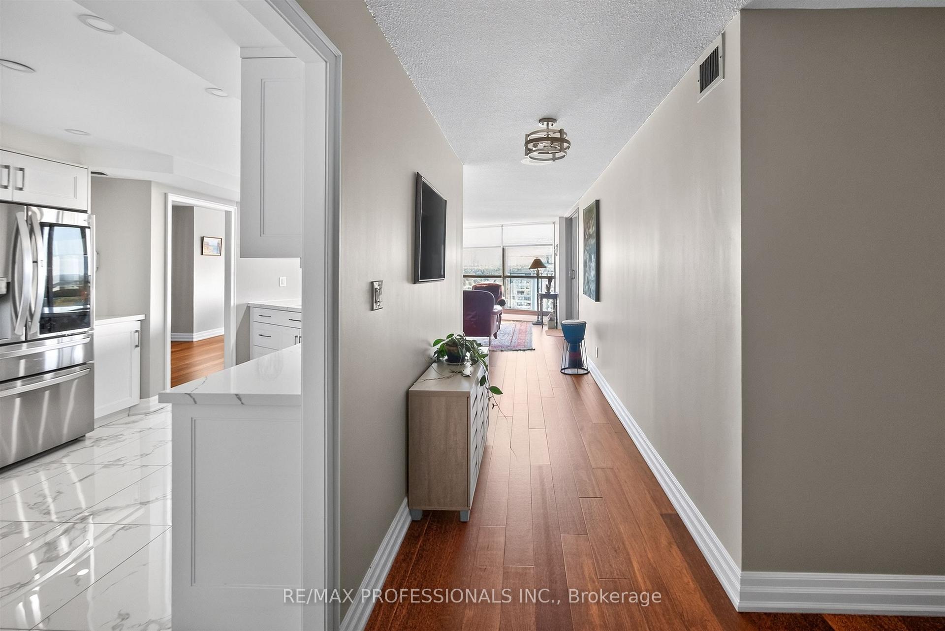 Photo 5 of Unit 1807, 2000 Islington Avenue, Etobicoke, Kingsview Village-The Westway — HOMEH