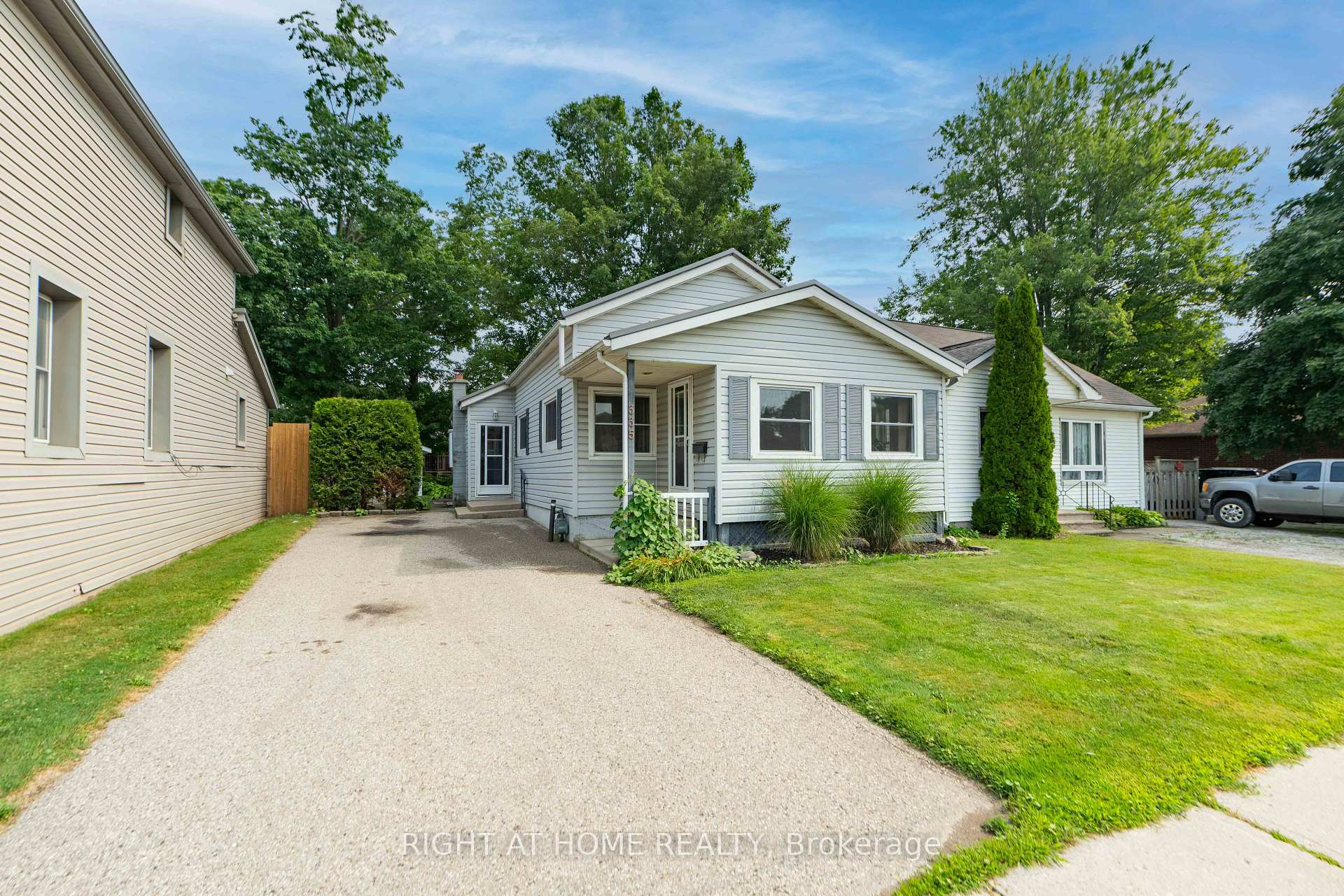 Photo of 335 Talbot Street E