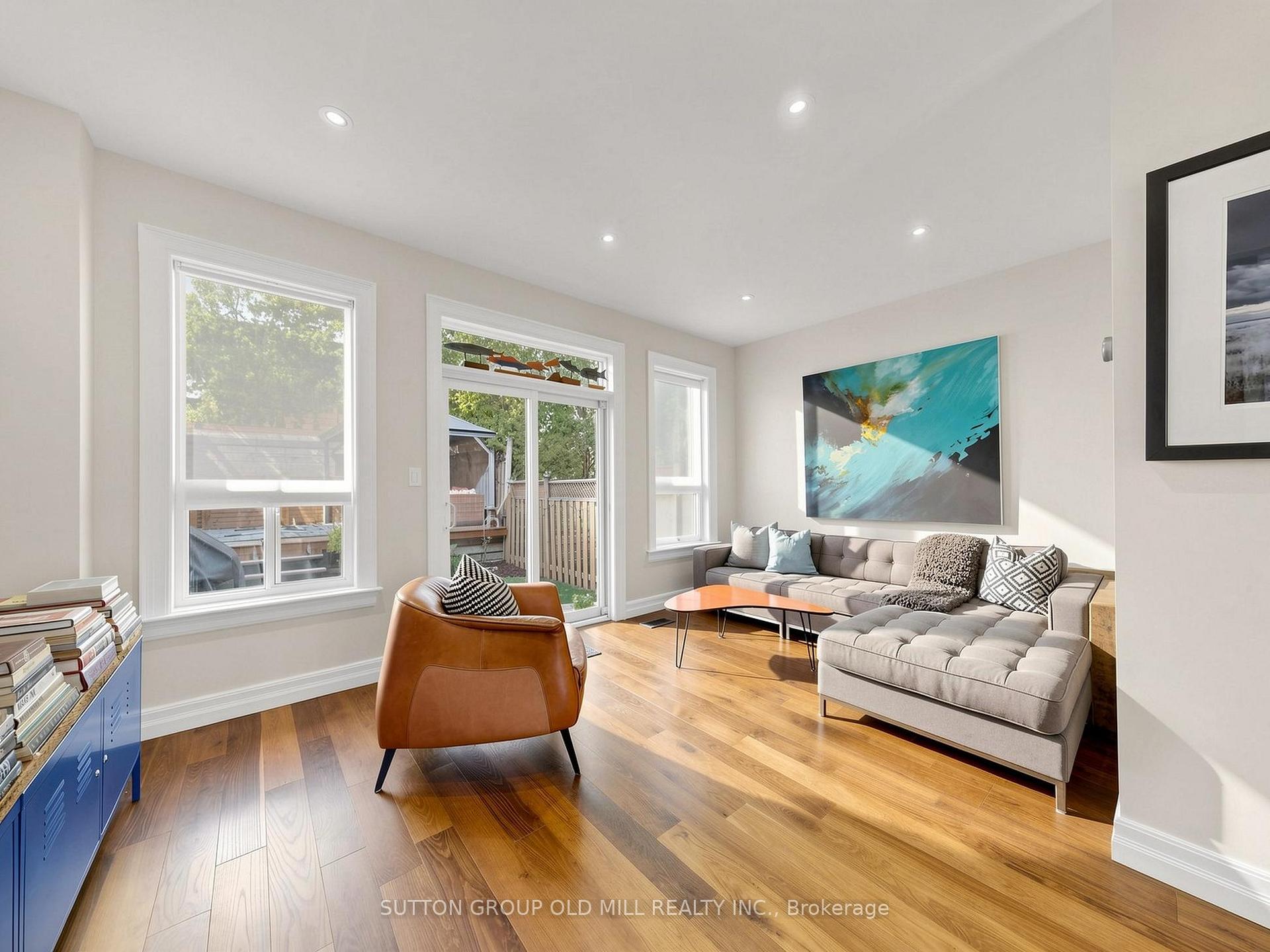Photo 3 of 42 Bell Manor Drive, Etobicoke, Stonegate-Queensway — HOMEH