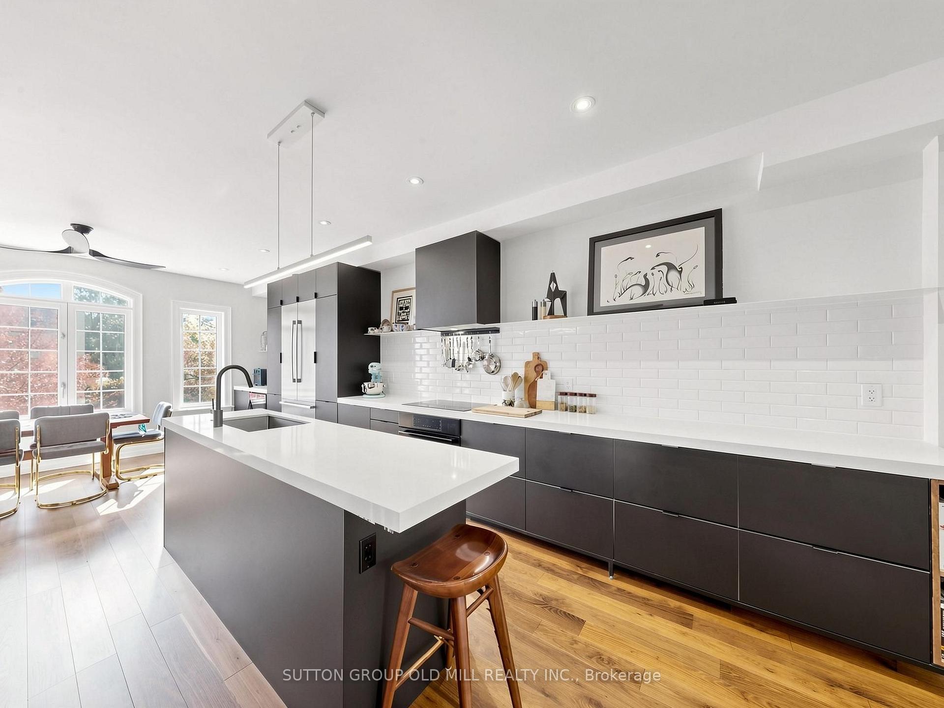Photo 6 of 42 Bell Manor Drive, Etobicoke, Stonegate-Queensway — HOMEH