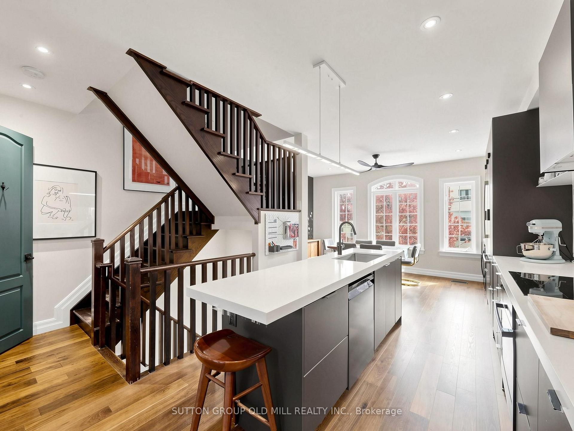 Photo 8 of 42 Bell Manor Drive, Etobicoke, Stonegate-Queensway — HOMEH
