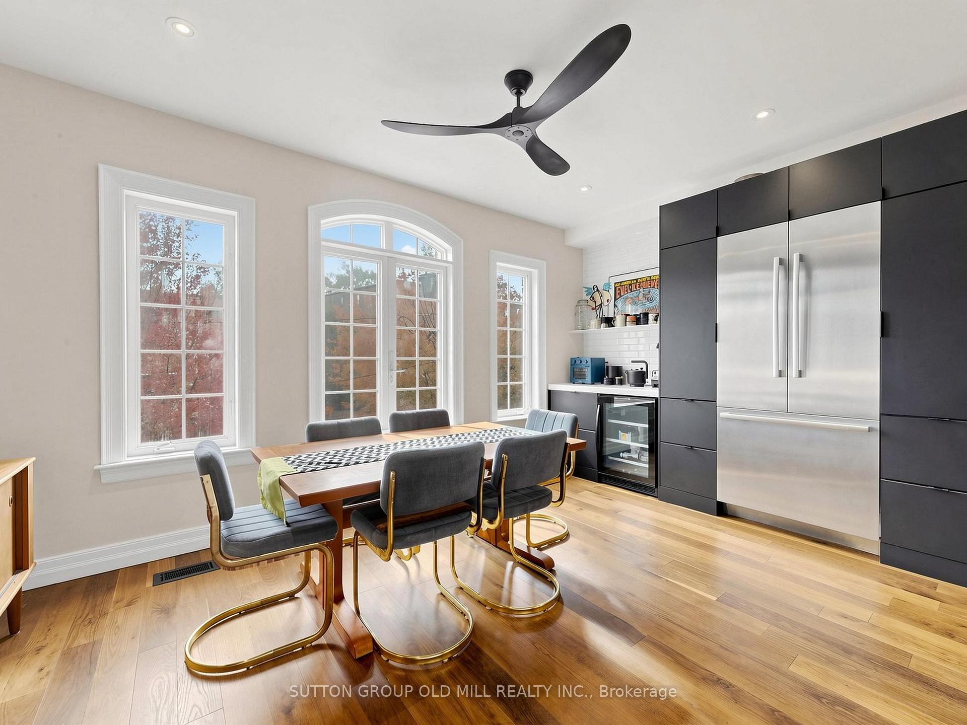 Photo 13 of 42 Bell Manor Drive, Etobicoke, Stonegate-Queensway — HOMEH