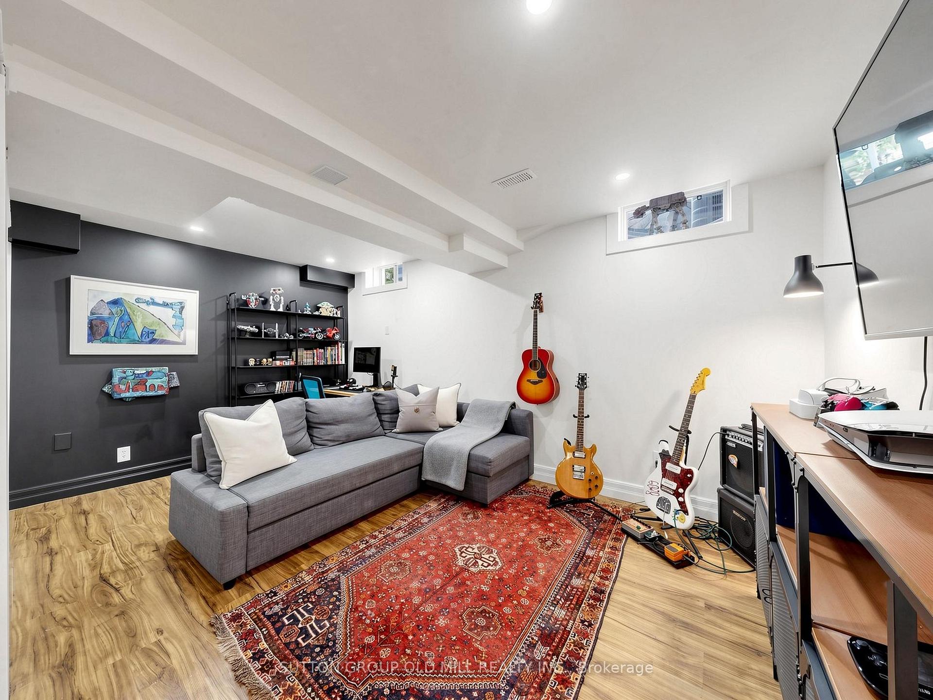 Photo 34 of 42 Bell Manor Drive, Etobicoke, Stonegate-Queensway — HOMEH