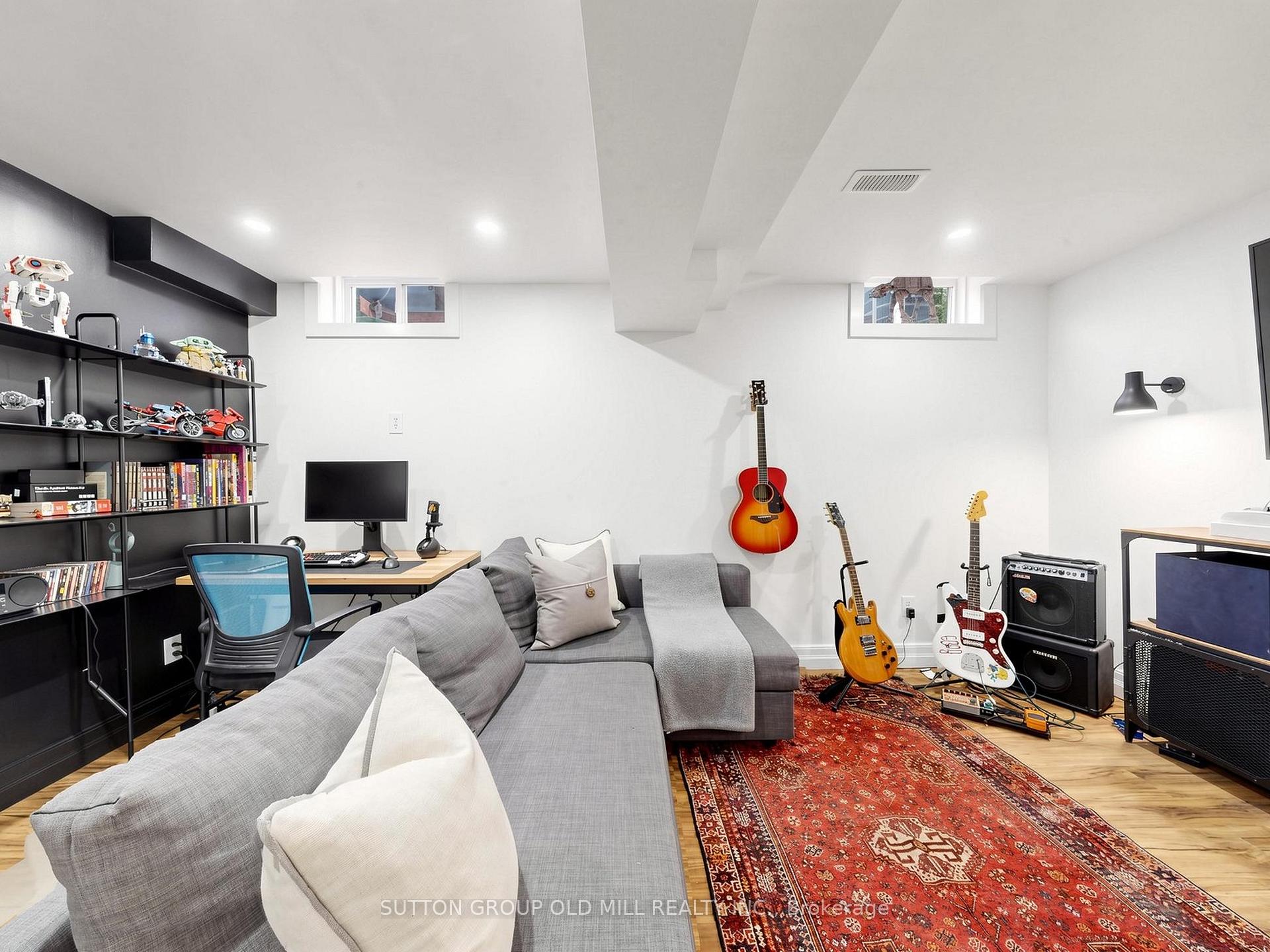 Photo 36 of 42 Bell Manor Drive, Etobicoke, Stonegate-Queensway — HOMEH