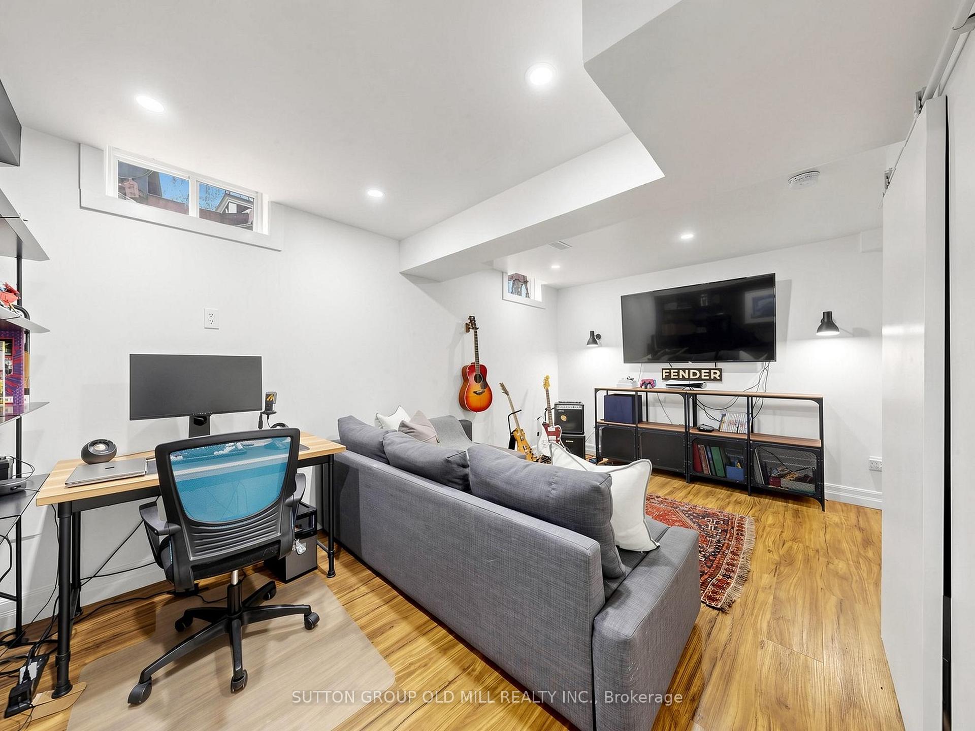 Photo 37 of 42 Bell Manor Drive, Etobicoke, Stonegate-Queensway — HOMEH