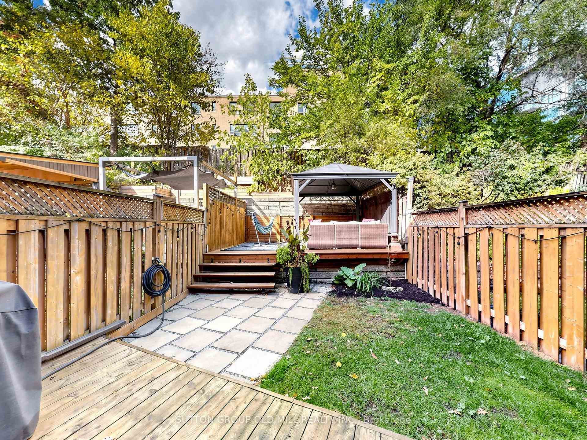 Photo 43 of 42 Bell Manor Drive, Etobicoke, Stonegate-Queensway — HOMEH