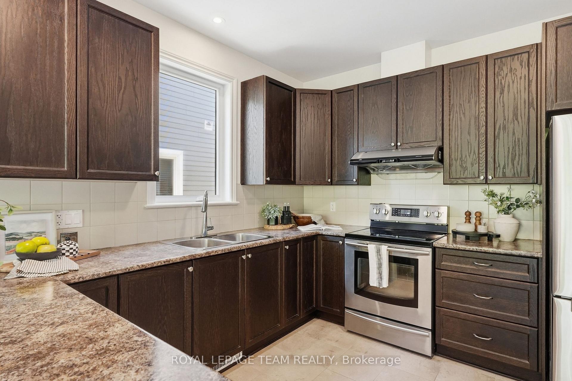 Photo 10 of 708 Eagle Crest Heights, Ottawa, Stittsville (North) — HOMEH