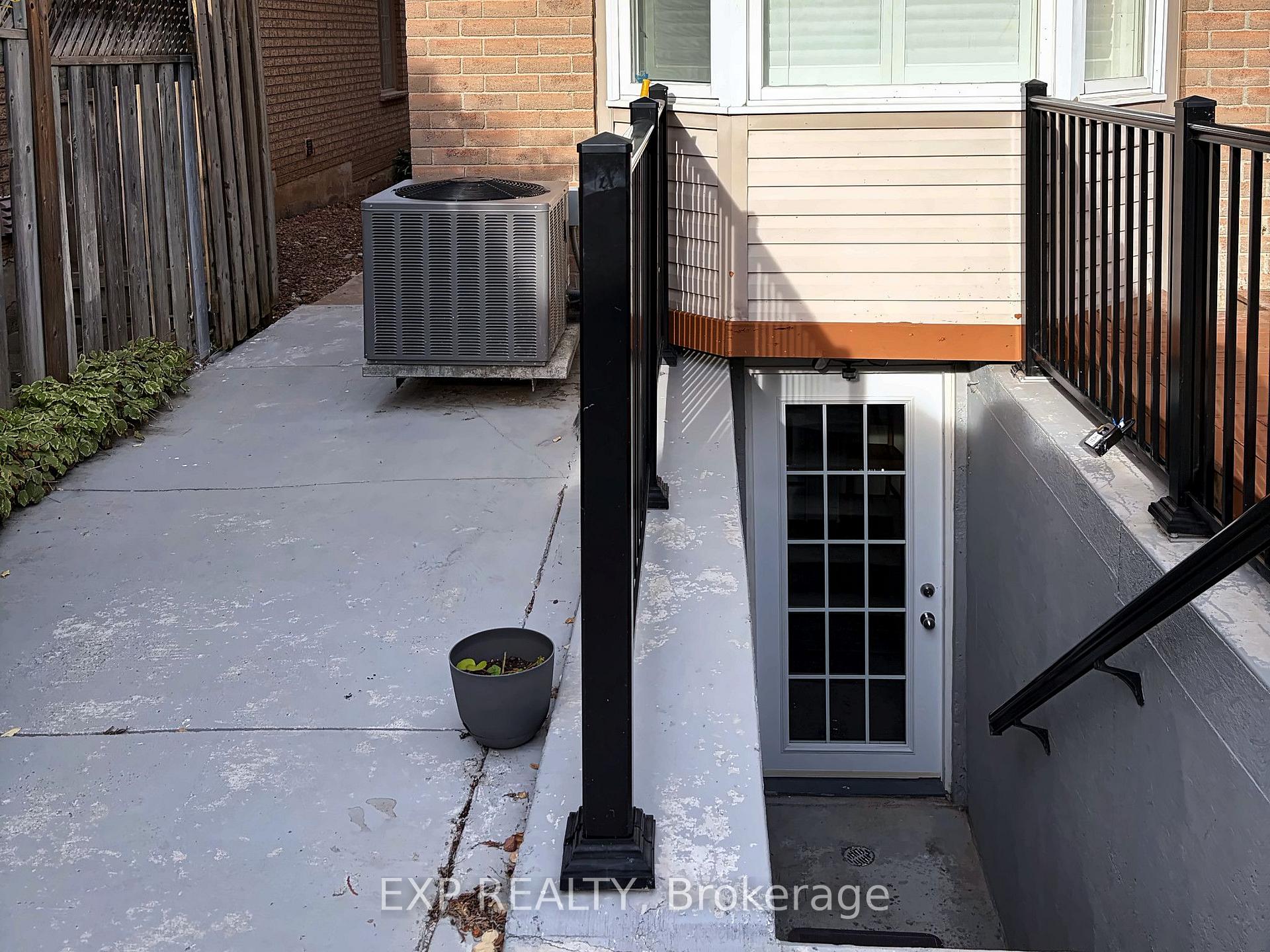 Photo 5 of Unit Basement, 5896 Chorley Place, Mississauga, Central Erin Mills — HOMEH