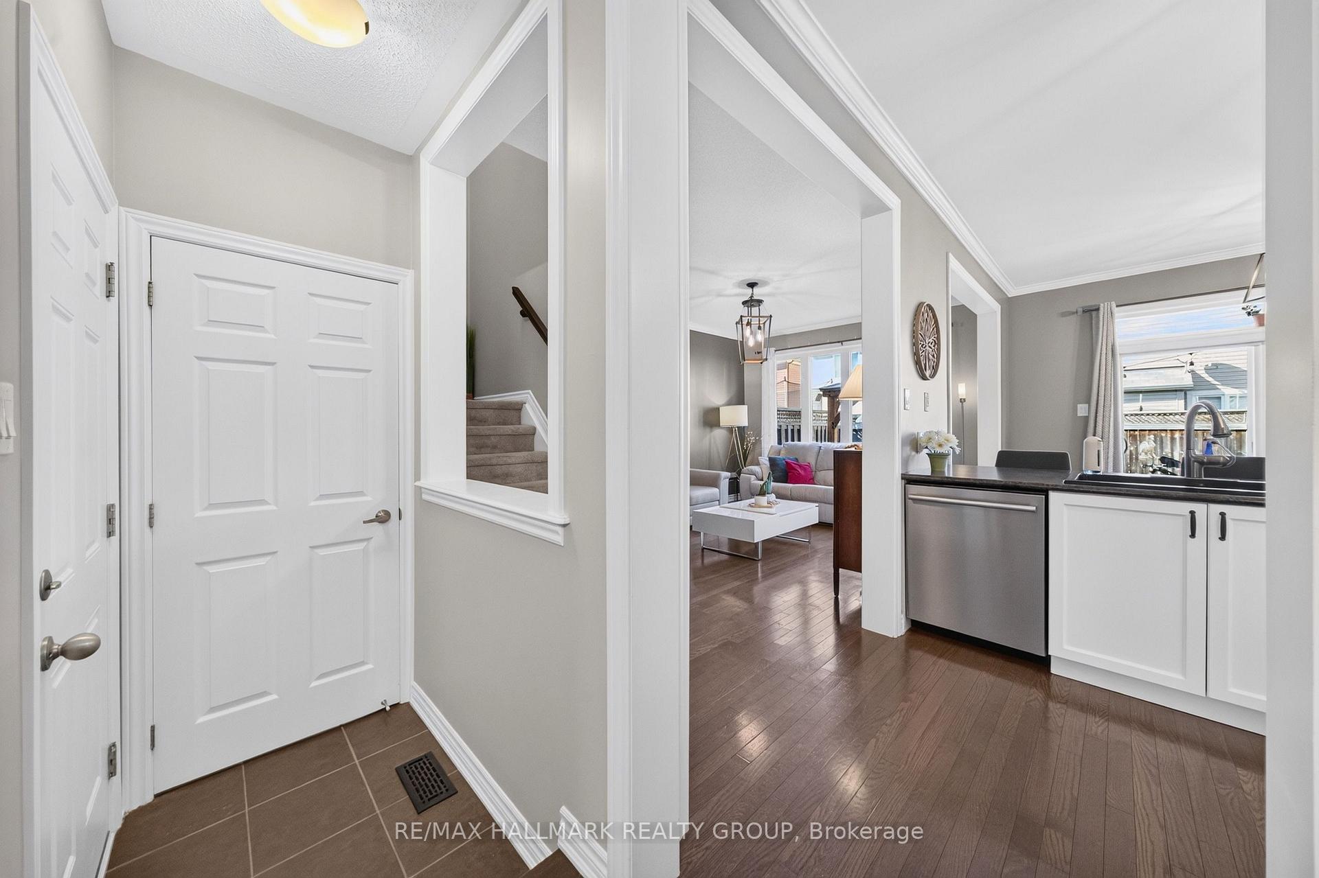 Photo 11 of 556 Sunlit Circle, Ottawa, Notting Hill/Summerside — HOMEH