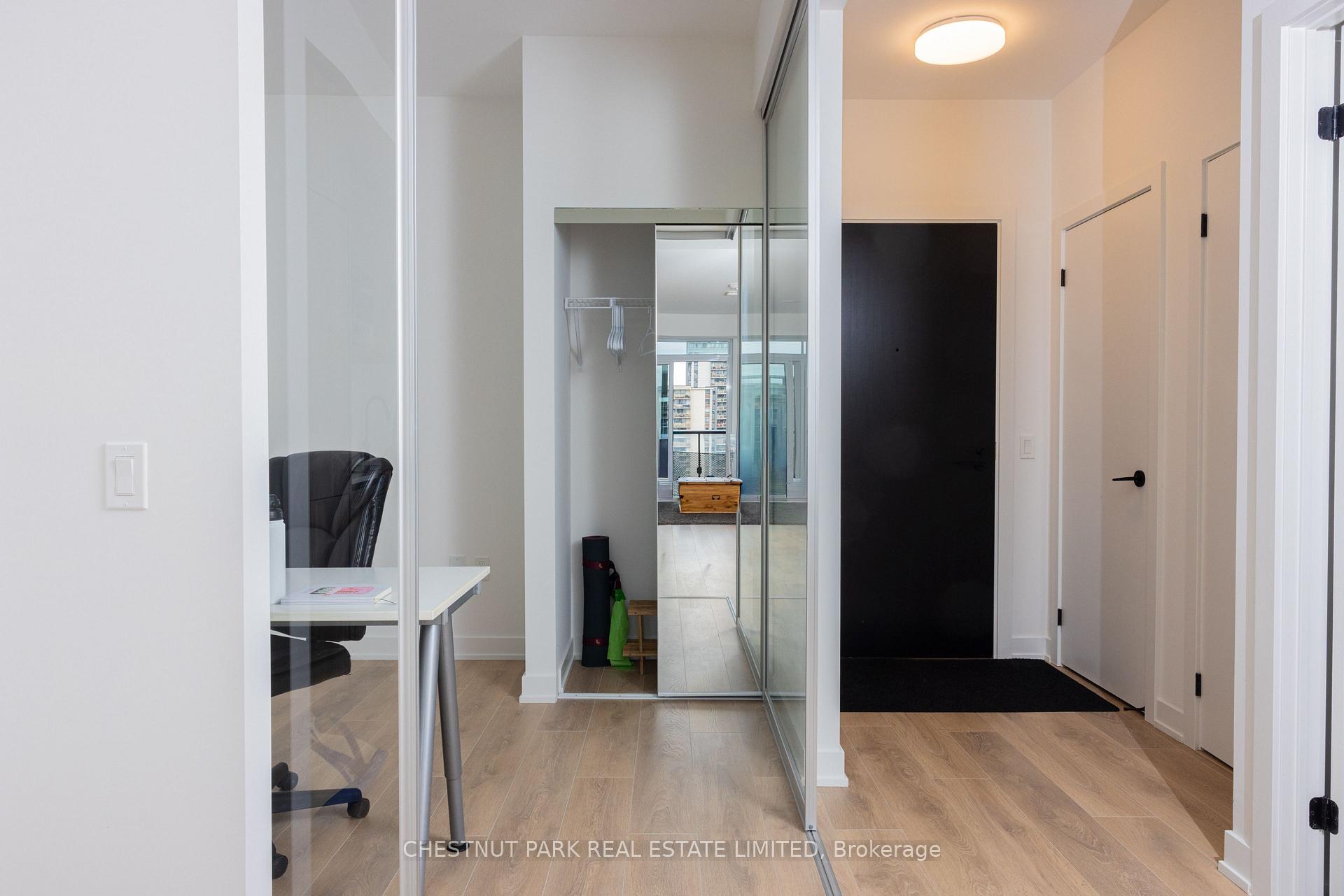 Photo 3 of Unit 1807, 117 Broadway Avenue, Toronto, Mount Pleasant West — HOMEH