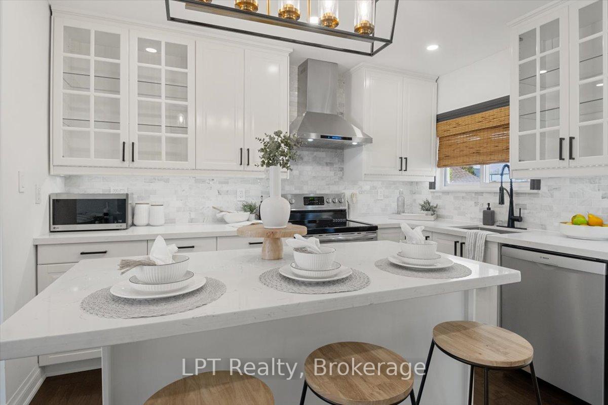 Photo 2 of 667 Wickens Avenue, Burlington, LaSalle — HOMEH