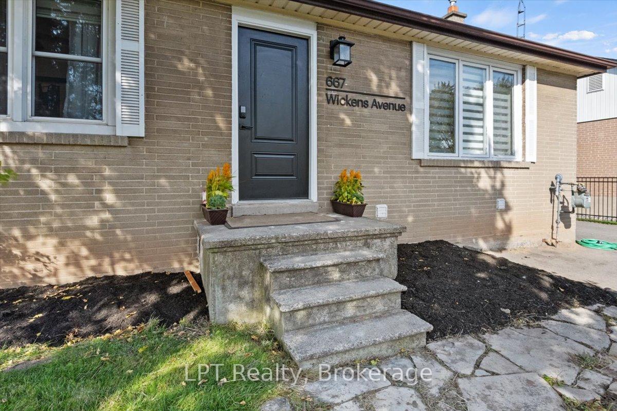 Photo 7 of 667 Wickens Avenue, Burlington, LaSalle — HOMEH