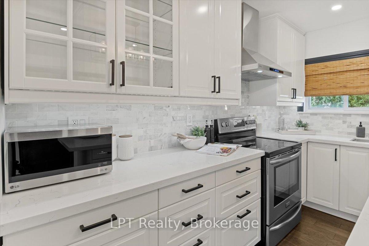 Photo 15 of 667 Wickens Avenue, Burlington, LaSalle — HOMEH