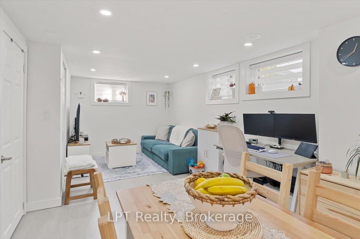 Photo 30 of 667 Wickens Avenue, Burlington, LaSalle — HOMEH