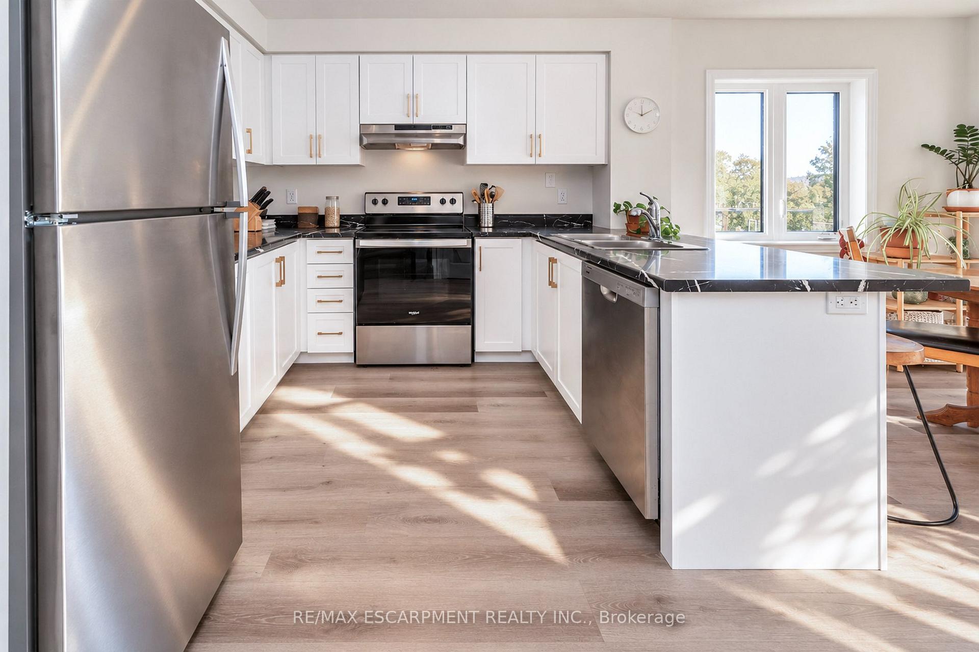 Photo 5 of 31 Dryden Lane, Hamilton, McQuesten — HOMEH