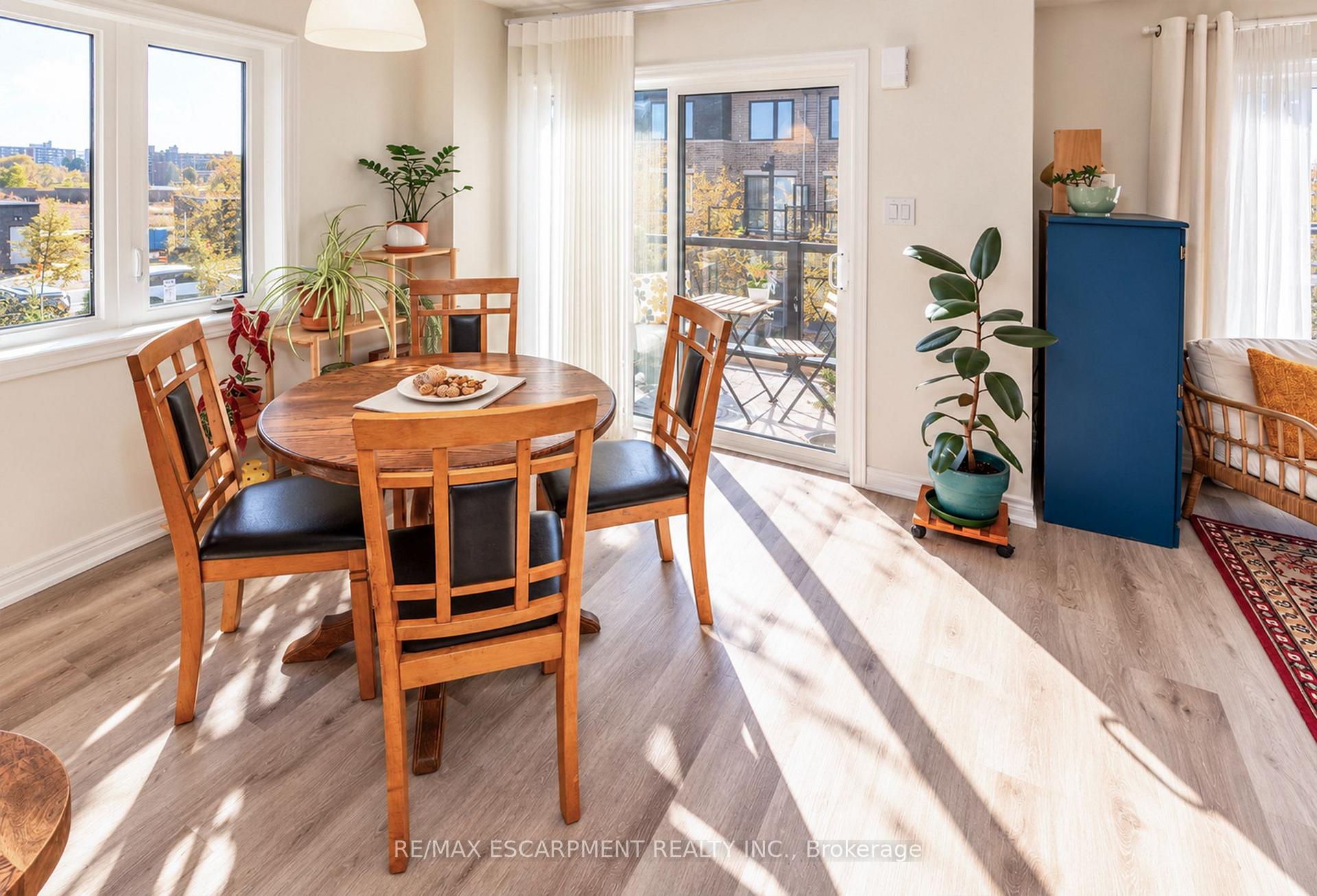 Photo 8 of 31 Dryden Lane, Hamilton, McQuesten — HOMEH