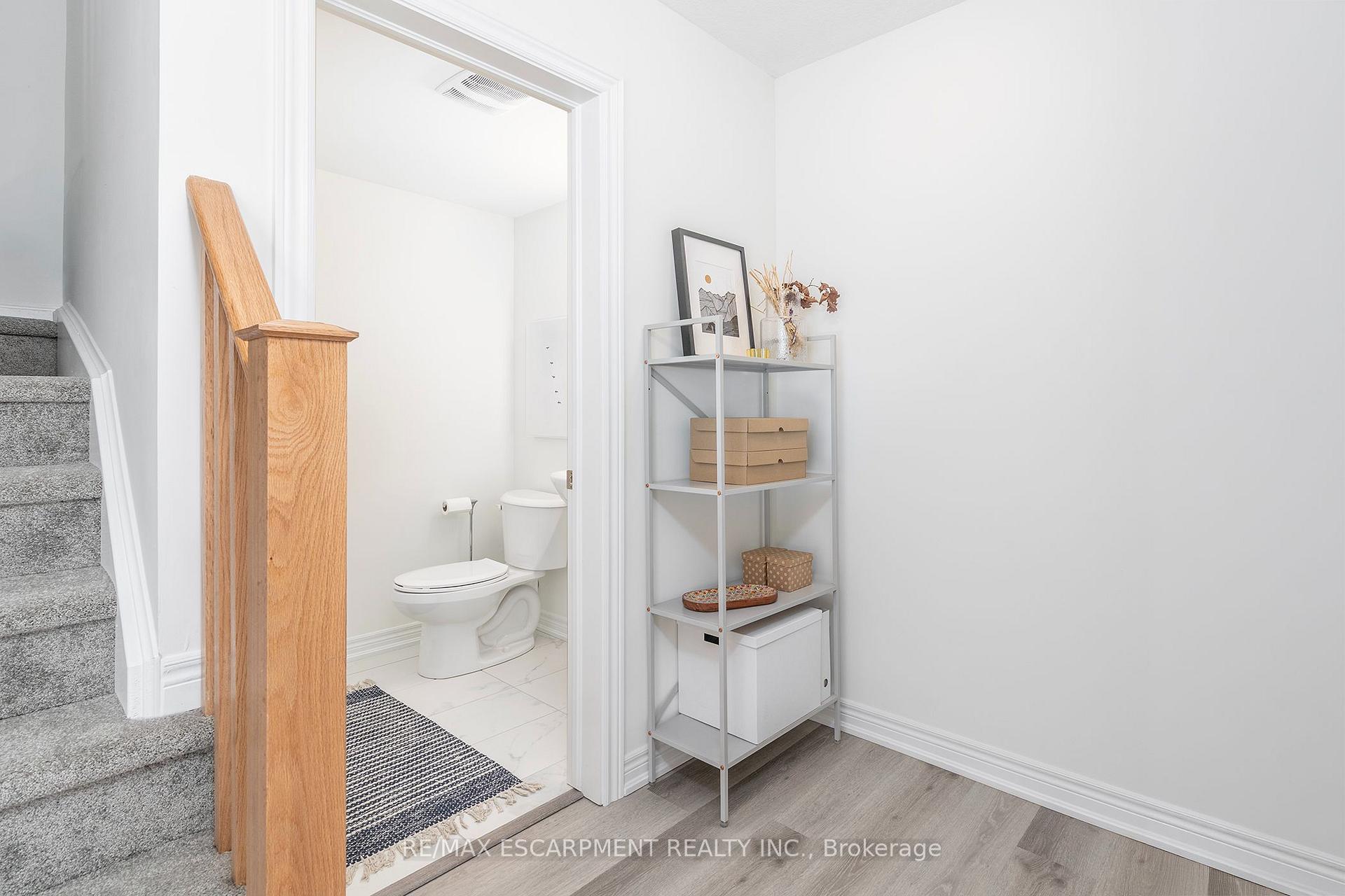 Photo 12 of 31 Dryden Lane, Hamilton, McQuesten — HOMEH