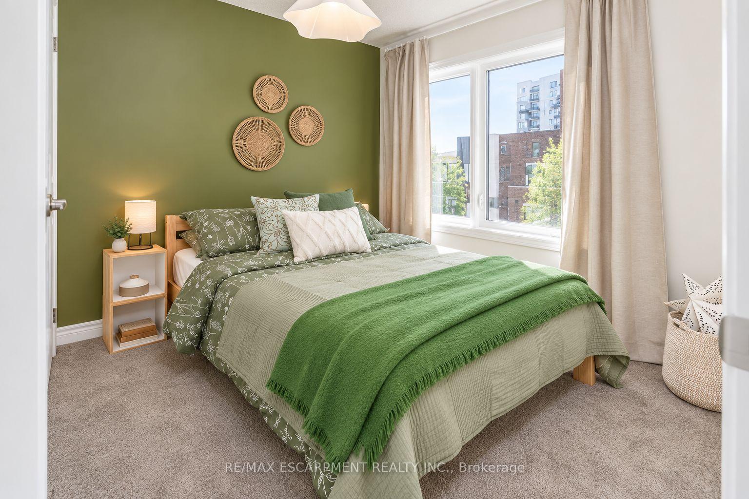Photo 15 of 31 Dryden Lane, Hamilton, McQuesten — HOMEH