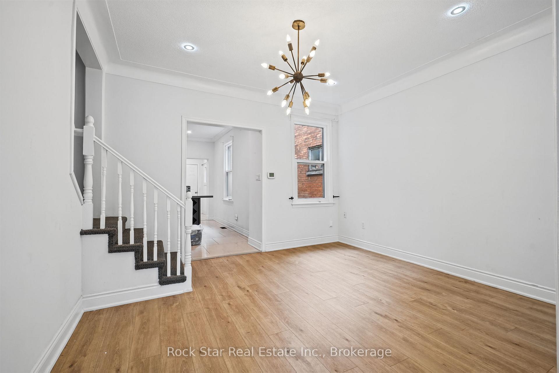 Photo 11 of 452 King William Street S, Hamilton, Landsdale — HOMEH
