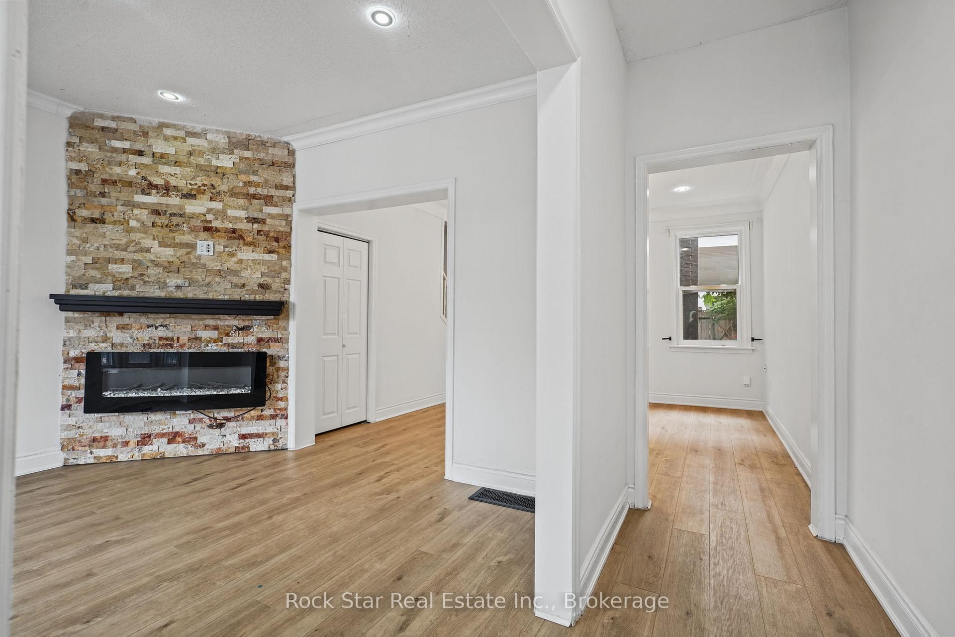 Photo 13 of 452 King William Street S, Hamilton, Landsdale — HOMEH