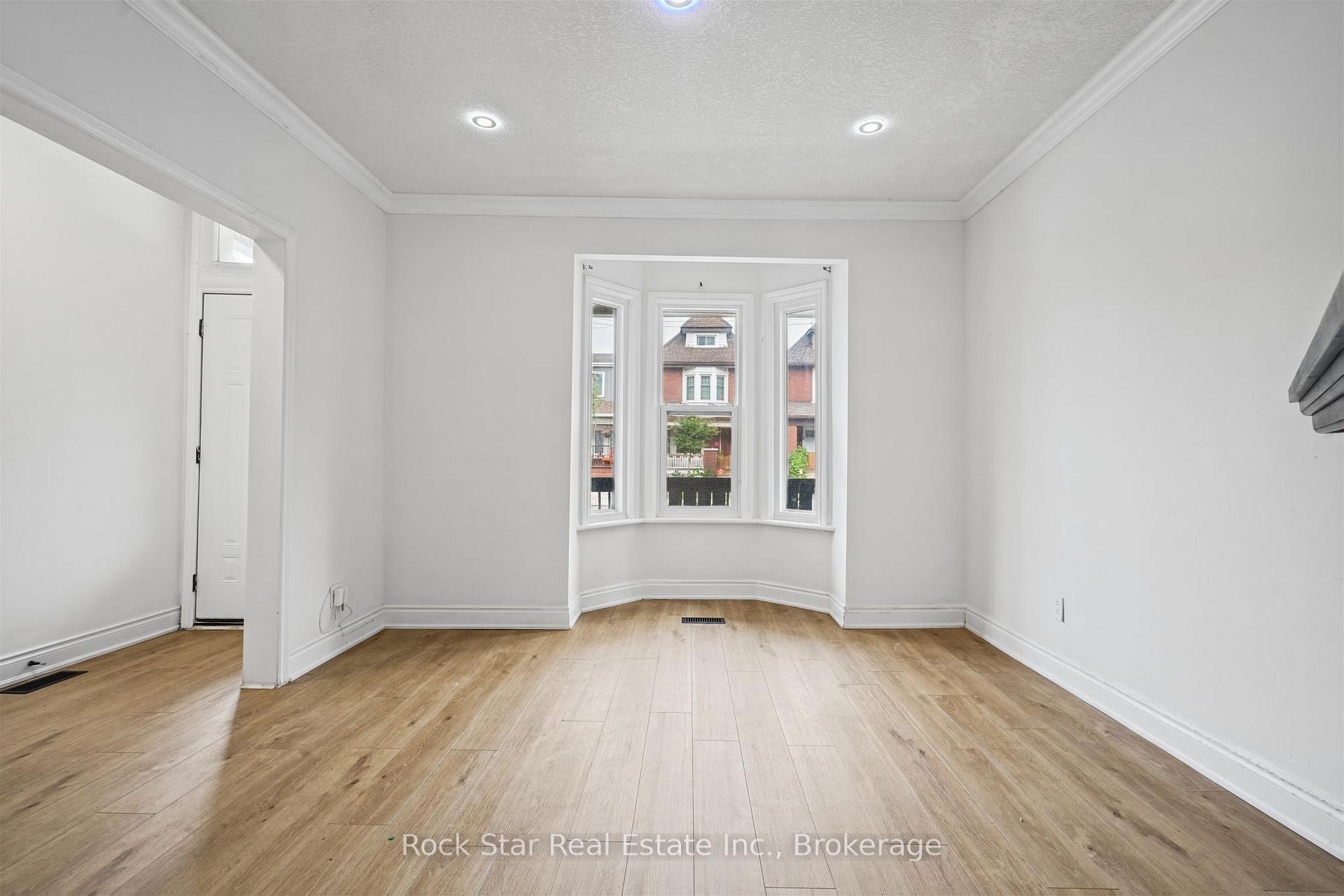 Photo 15 of 452 King William Street S, Hamilton, Landsdale — HOMEH