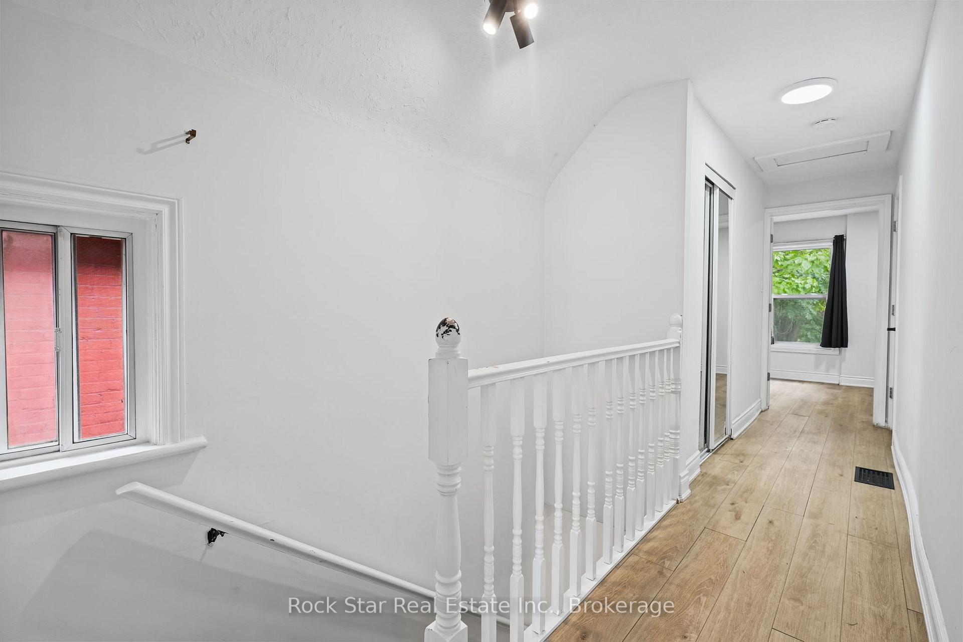 Photo 16 of 452 King William Street S, Hamilton, Landsdale — HOMEH