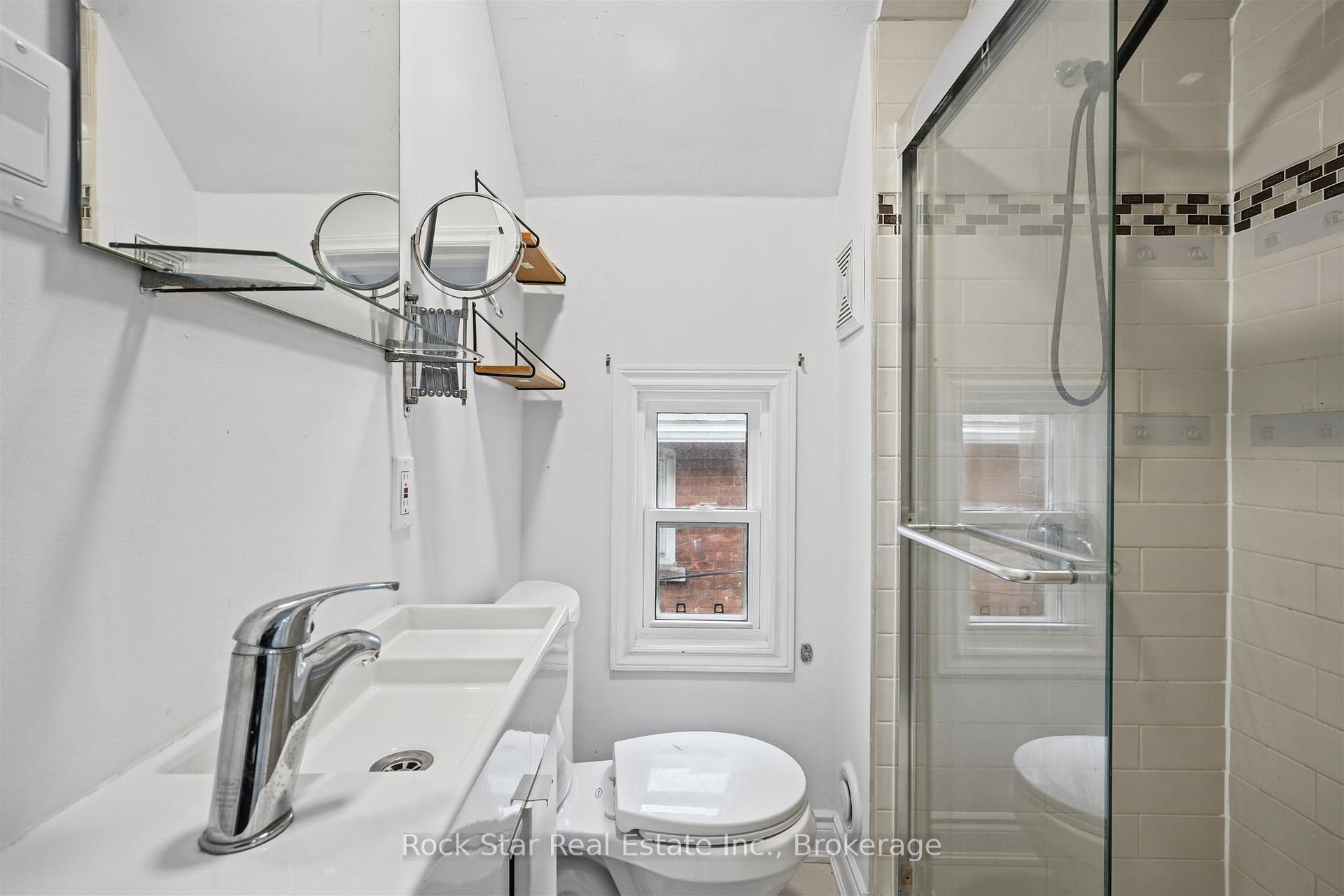 Photo 17 of 452 King William Street S, Hamilton, Landsdale — HOMEH